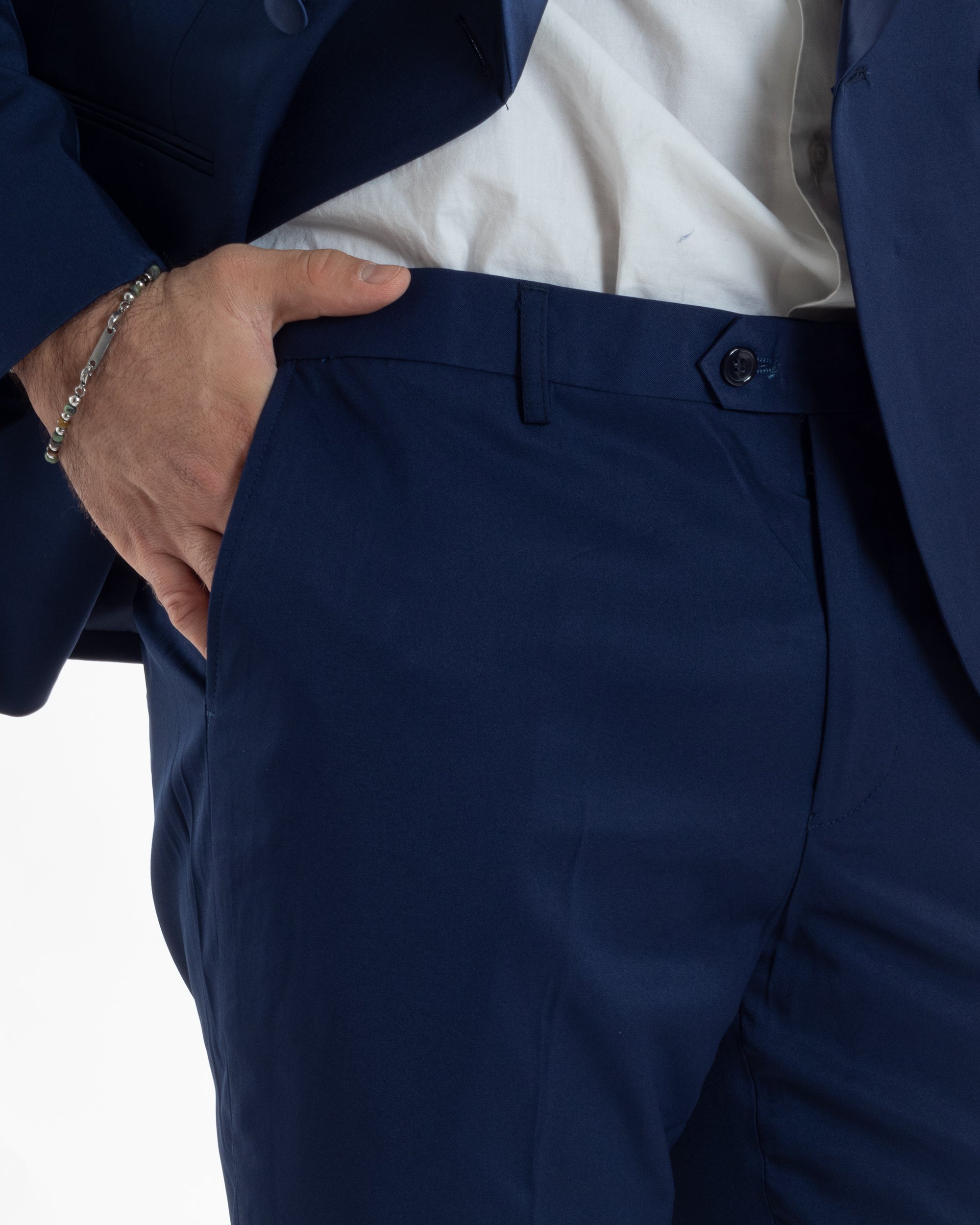 Abito Uomo Doppiopetto Quattro Bottoni Vestito Elegante Completo Smoking Rever Sciallato Raso Tinta Unita Blu GIOSAL-AE1112A