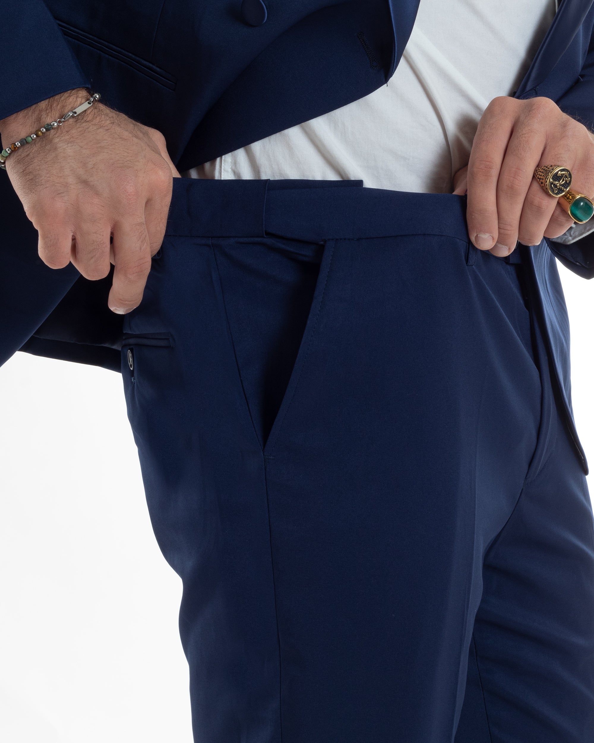 Abito Uomo Doppiopetto Quattro Bottoni Vestito Elegante Completo Smoking Rever Sciallato Raso Tinta Unita Blu GIOSAL-AE1112A