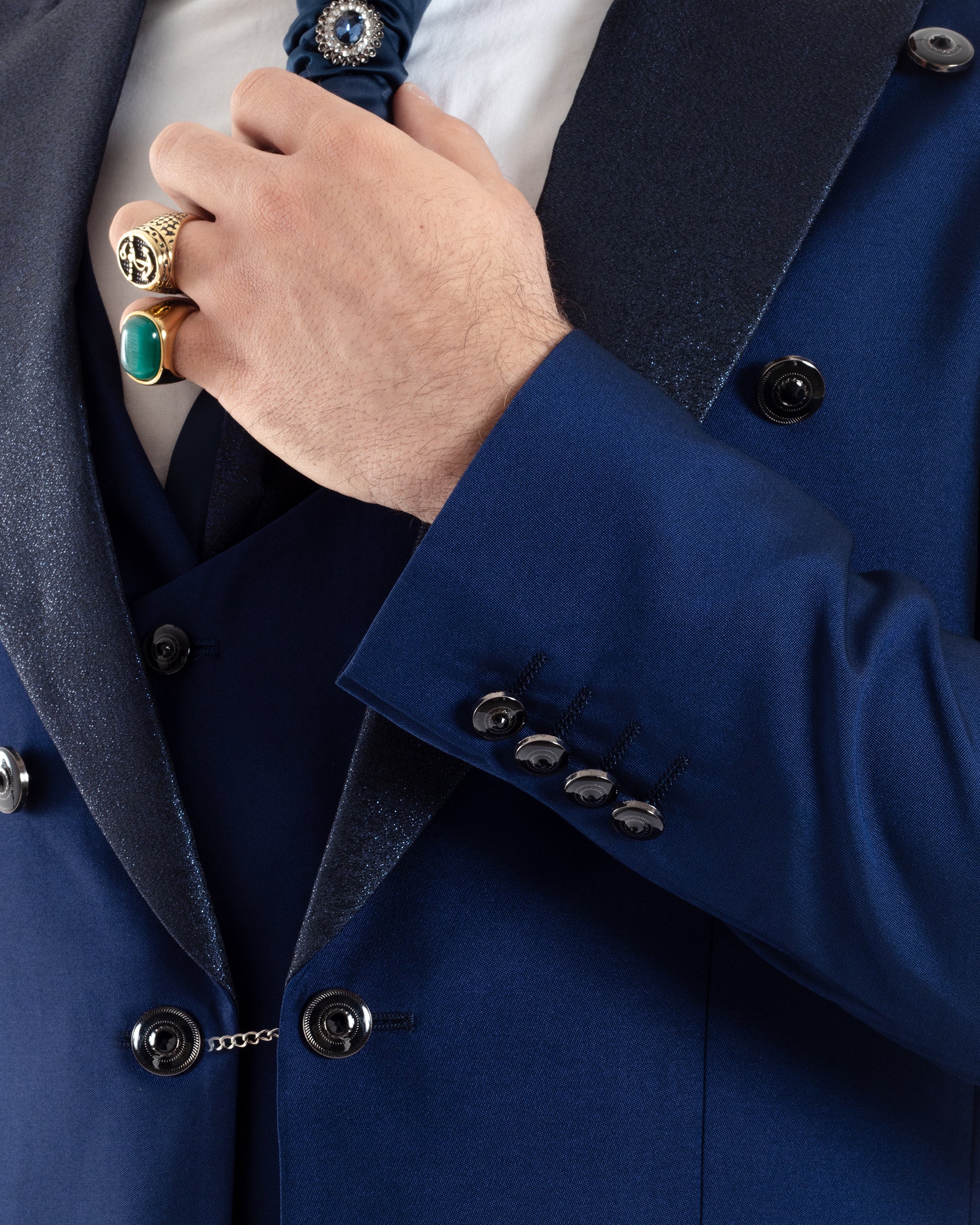 Abito Uomo Monopetto Damascato Vestito 3 Pezzi Completo Sposo Giacca Pantaloni Panciotto Plastron Cerimonia Elegante Sartoriale Blu GIOSAL-AE1131A