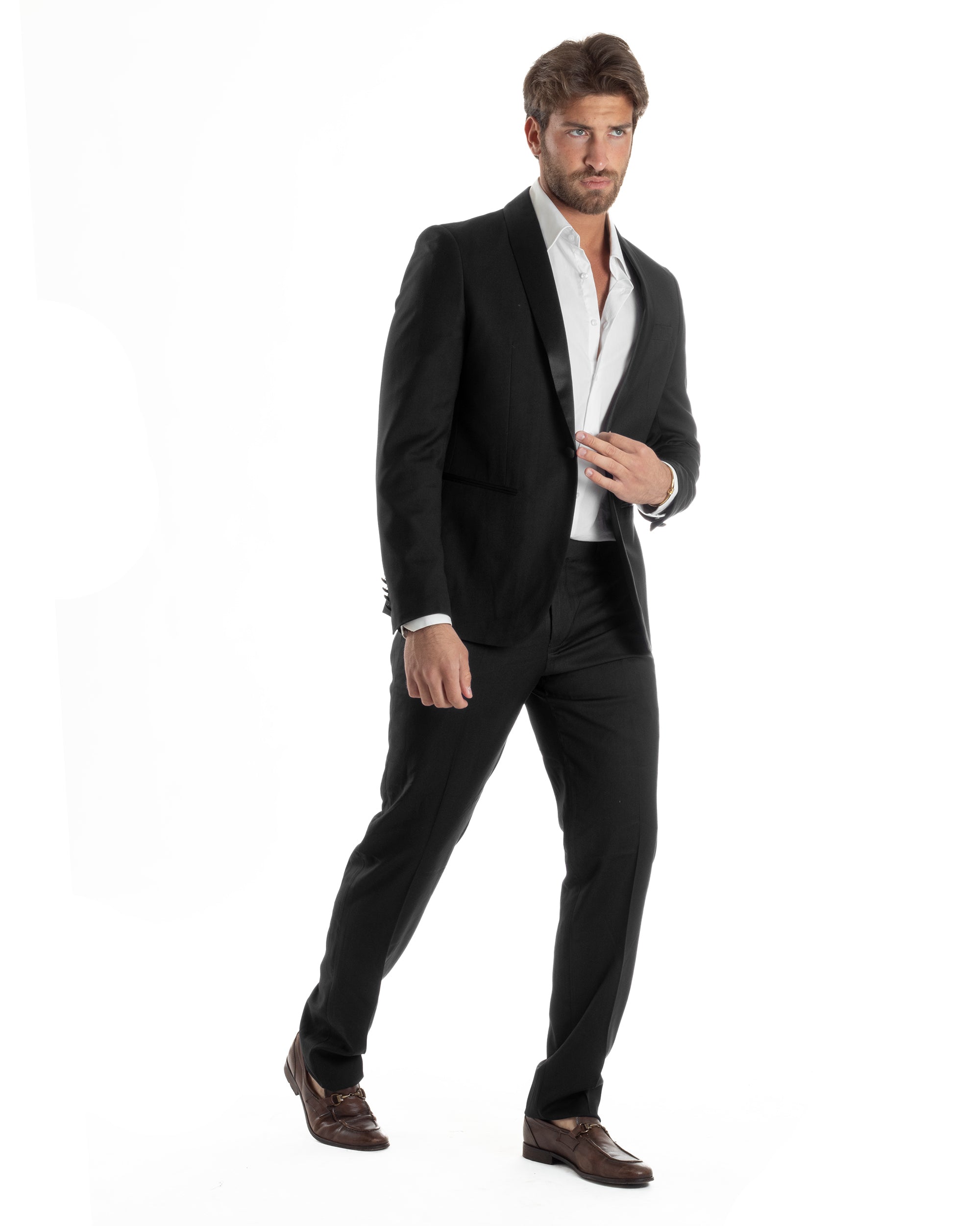 Abito Uomo Monopetto Vestito Completo Giacca Rever Sciallato In Raso Pantaloni Abbottonatura Allungata Smoking Elegante Nero GIOSAL-AE1154A