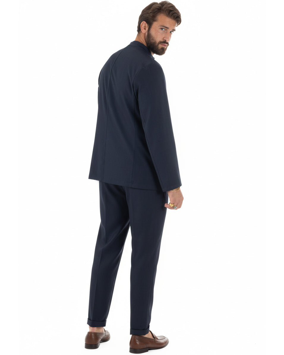 Vista posteriore giacca blu monopetto collo coreano strutturata