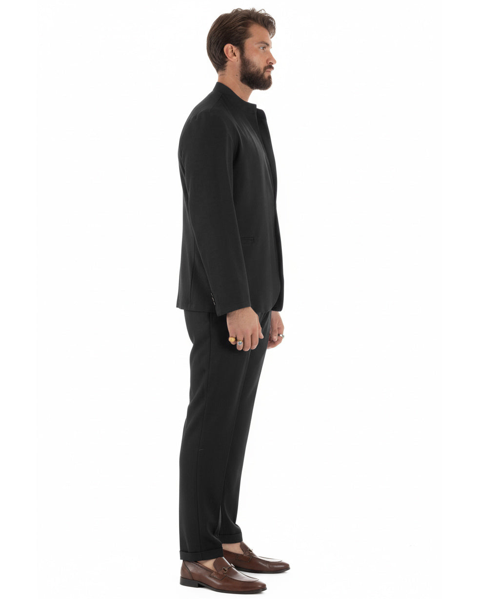 Vista laterale completa abito uomo nero giacca coreana strutturato