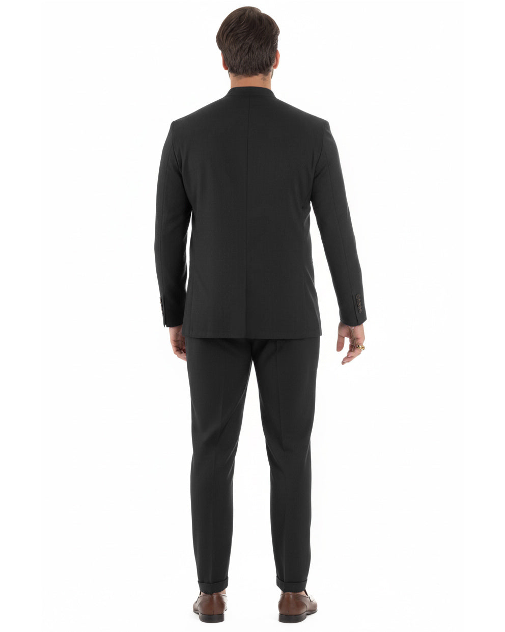 Vista completa posteriore abito uomo nero monopetto giacca coreana casual elegante