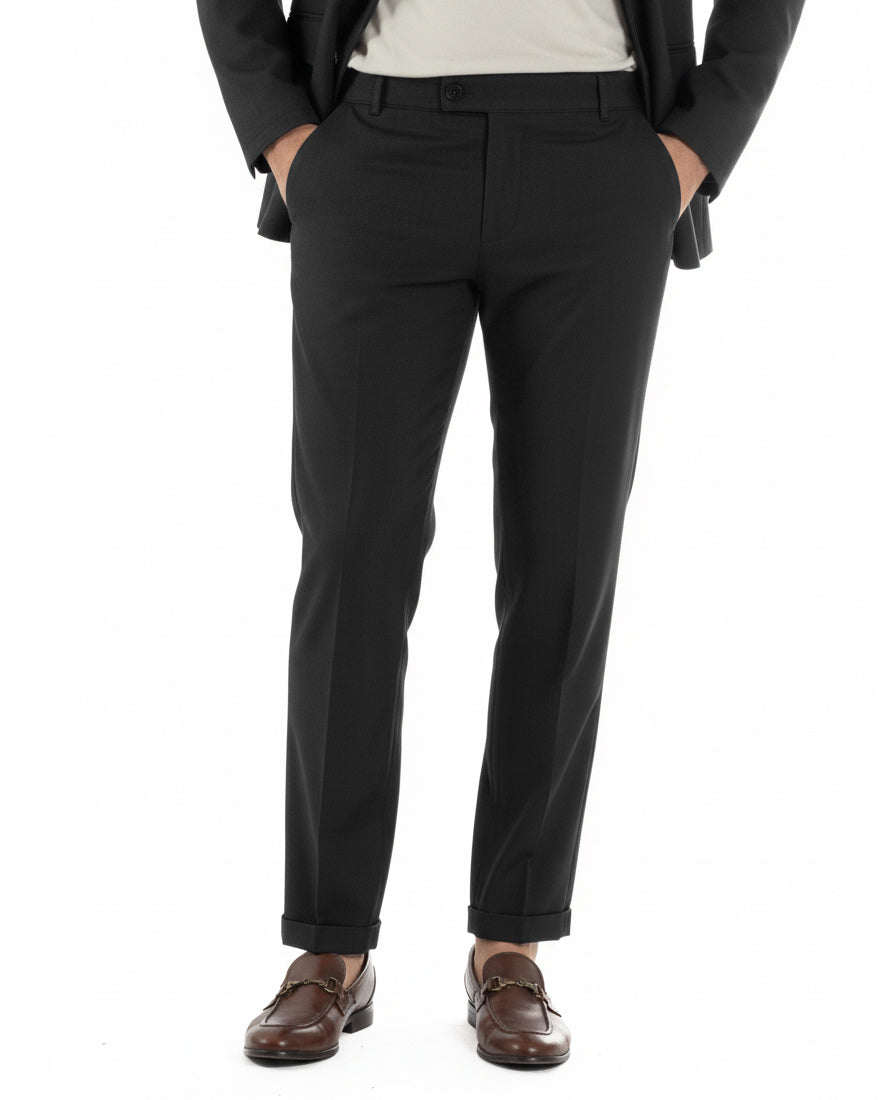 Pantaloni uomo nero con abbottonatura allungata e risvolto al fondo