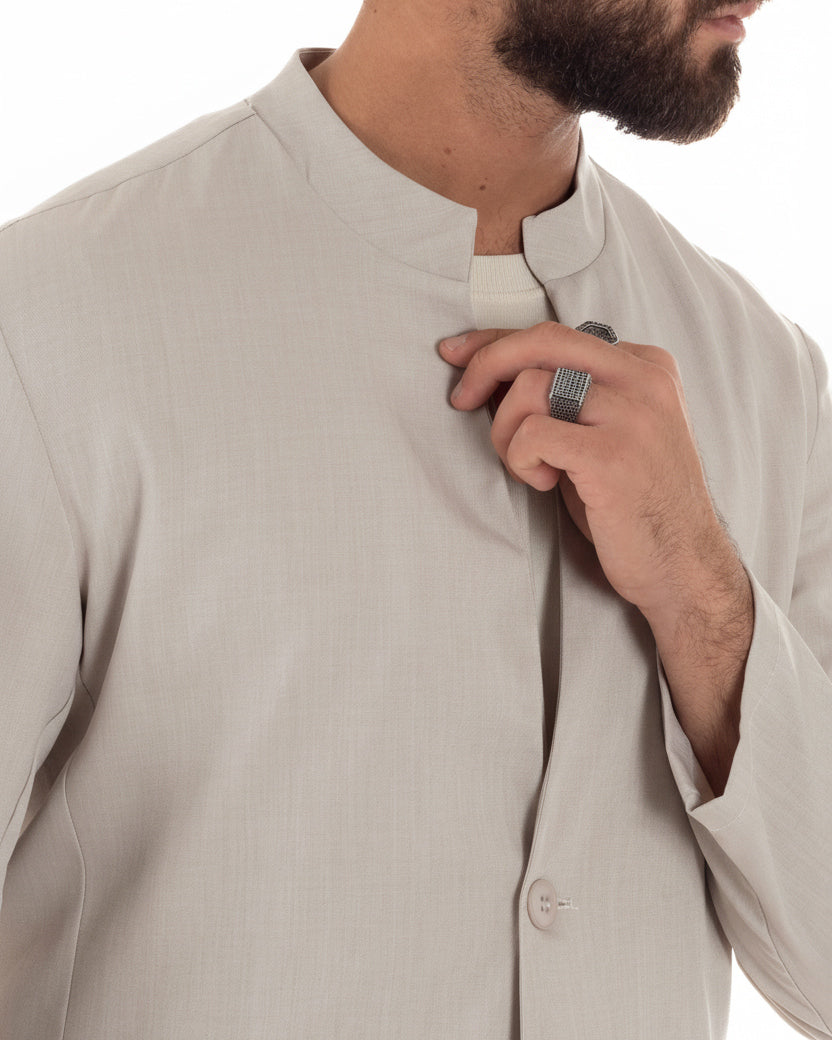 Dettaglio giacca monopetto panna collo coreano con un bottone