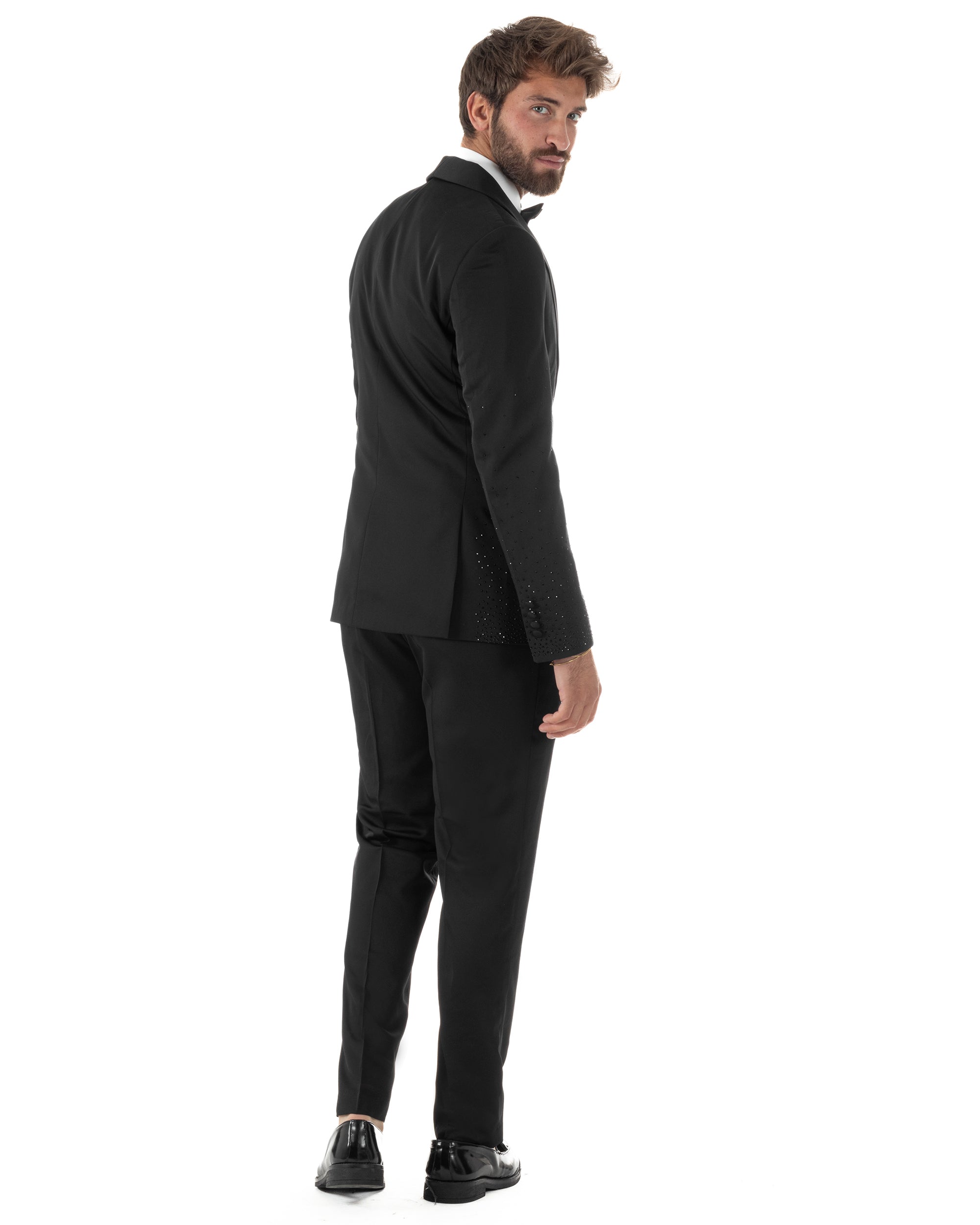Vista laterale abito smoking uomo nero brillantinato slim fit cerimonia