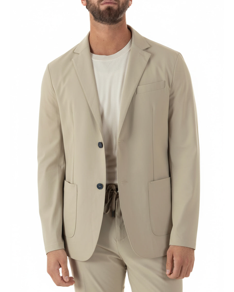 Dettaglio giacca monopetto beige 2 bottoni con tasconi no stiro uomo