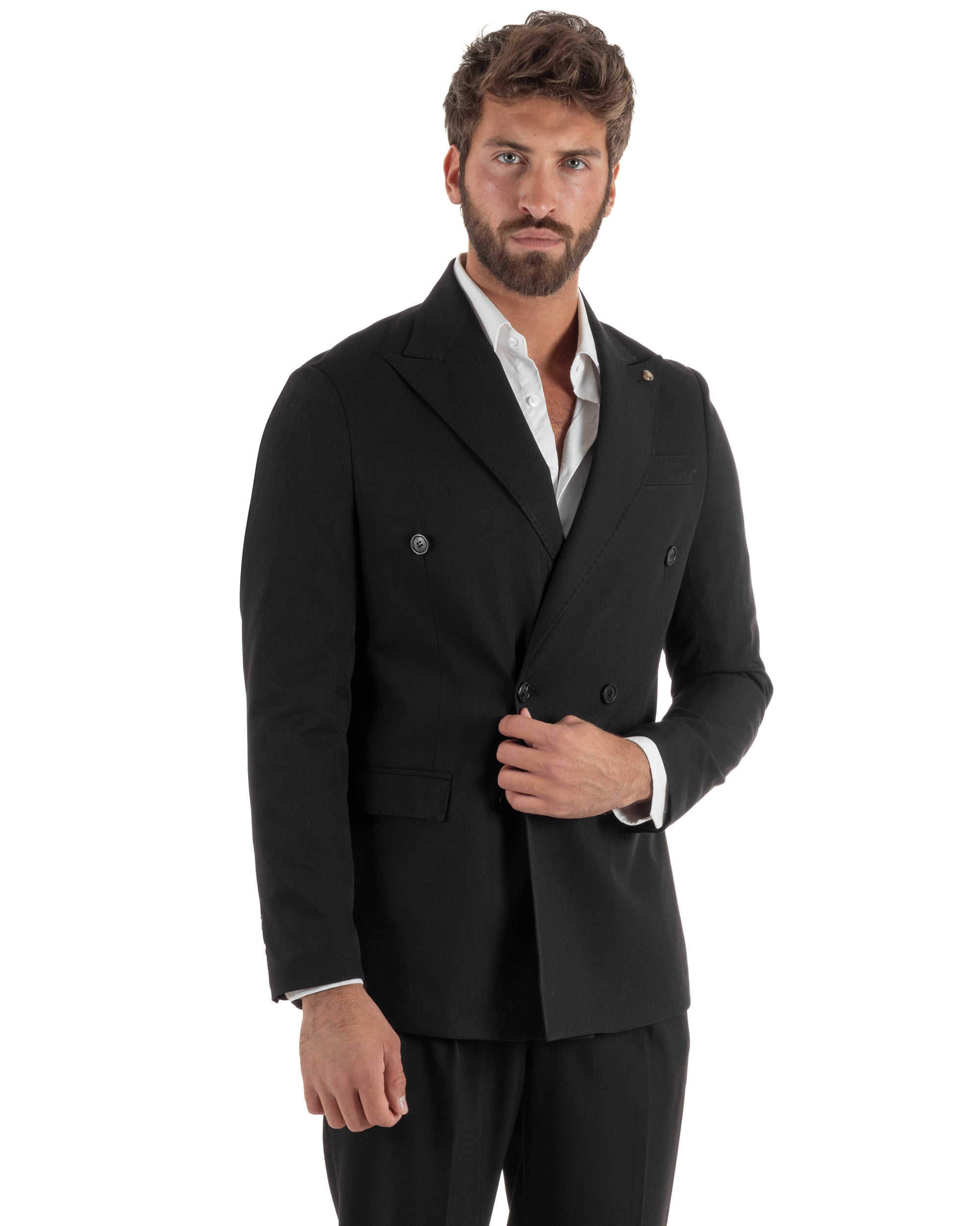 Vista laterale abito uomo nero doppiopetto giacca pantaloni pinces fibbia sartoriale regular fit