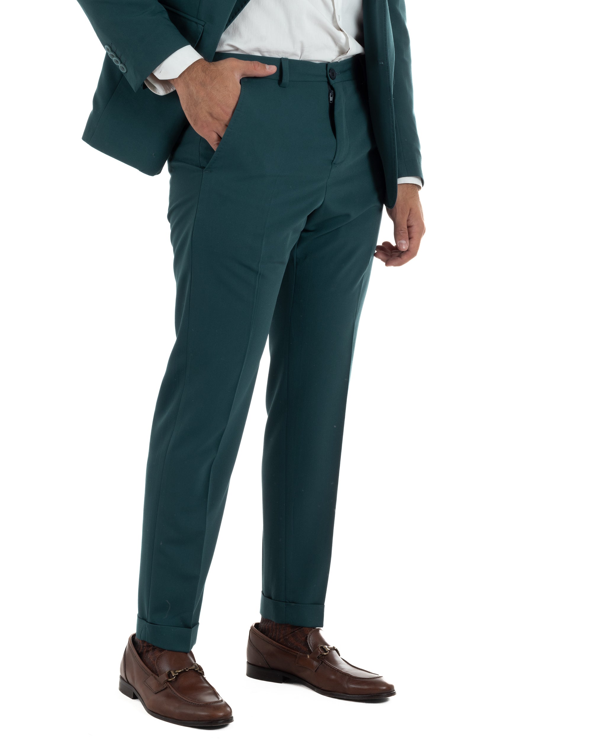 Dettaglio pantaloni slim fit petrolio uomo tasche filetto retro risvolto cucito fondo sartoriale