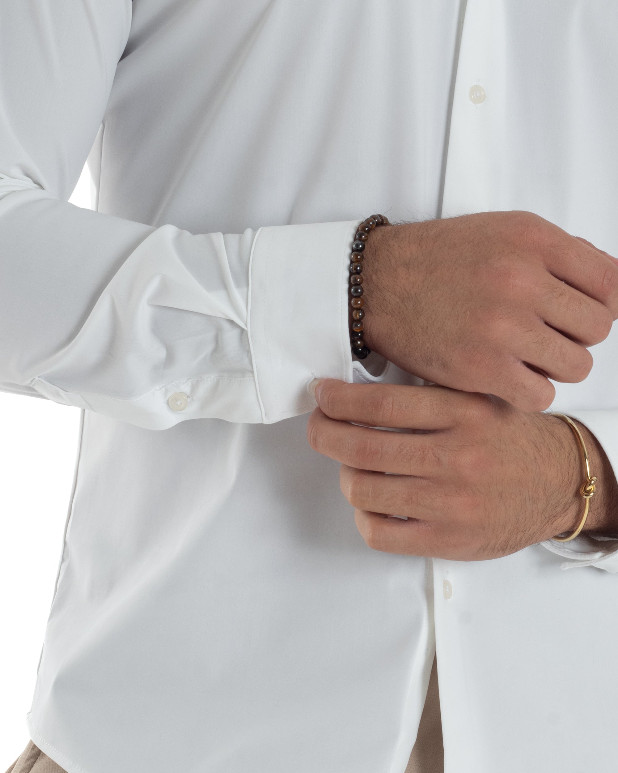 Camicia bianca uomo tessuto no stiro dettaglio manica polsino