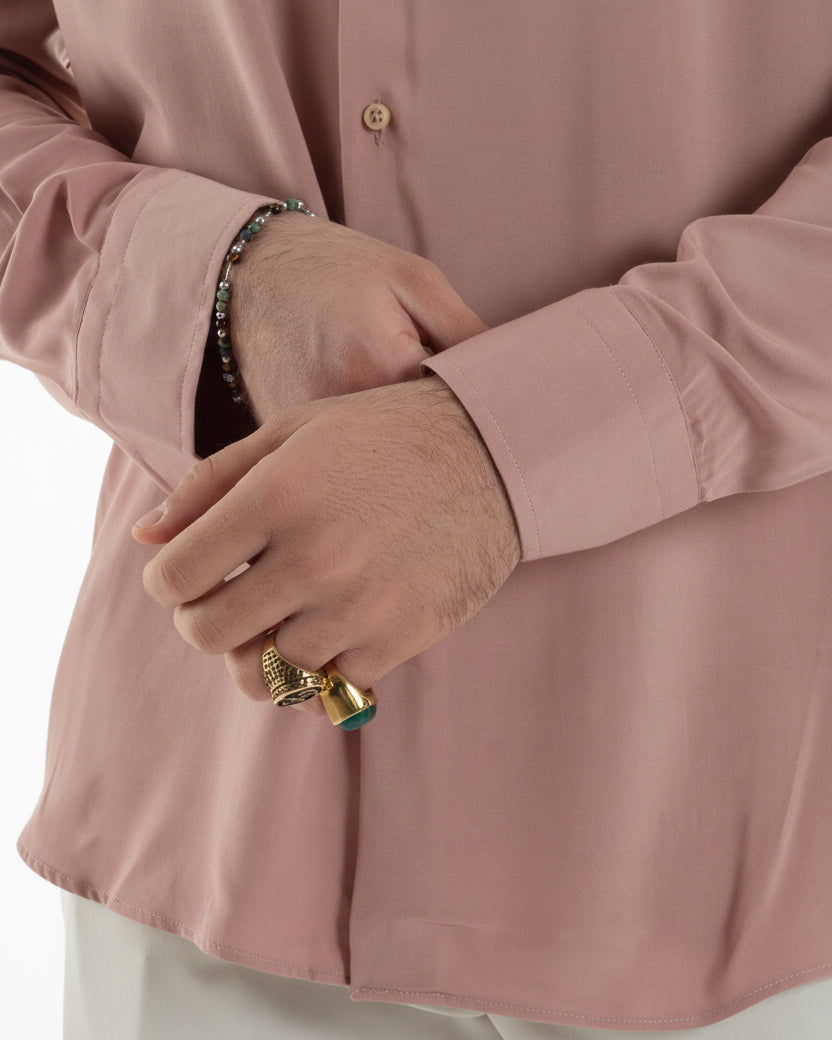 Dettaglio polsi con bottoncini camicia rosa viscosa relaxed fit uomo