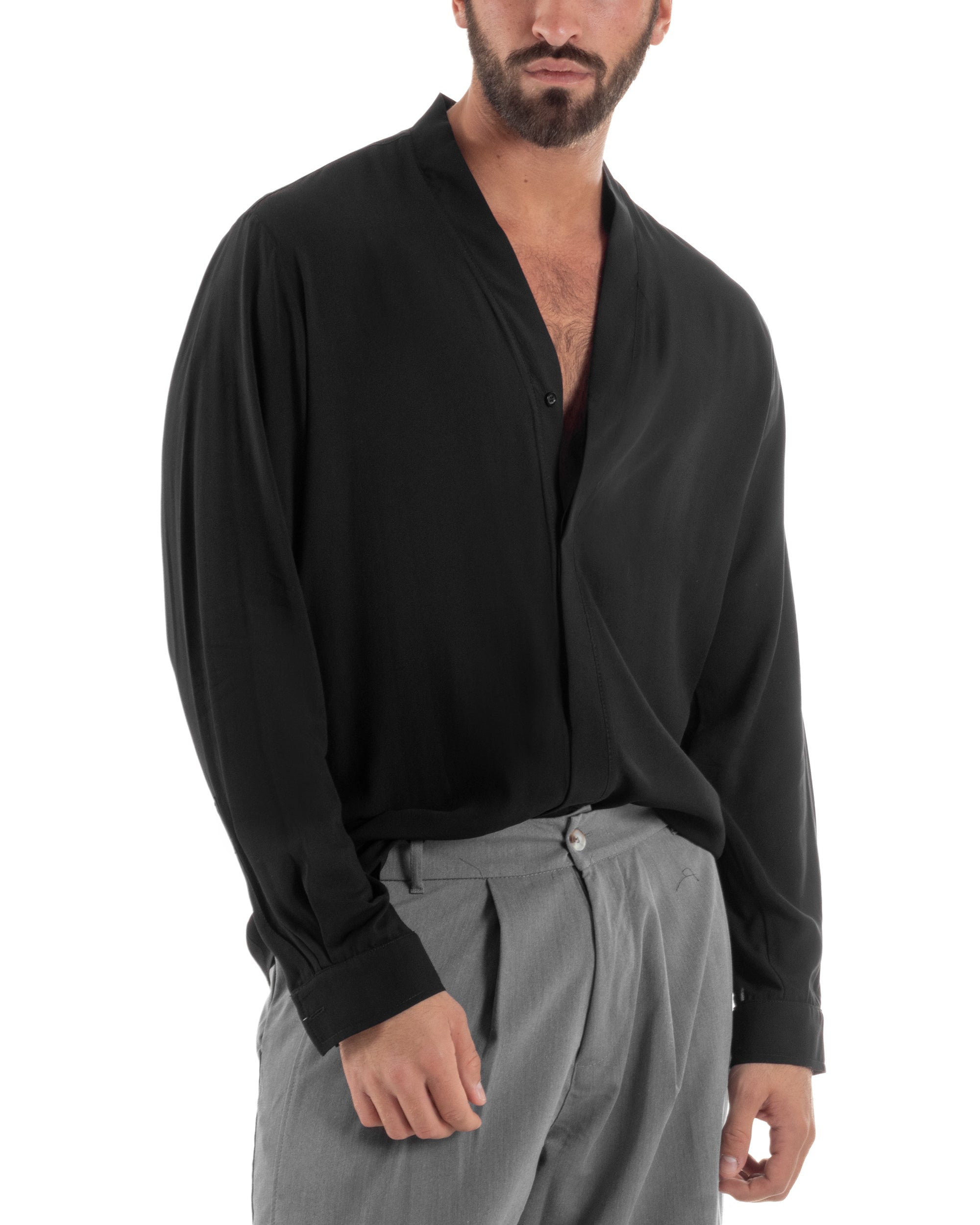 Camicia uomo nero relaxed scollo v profondo colletto coreano viscosa fluida maniche lunghe