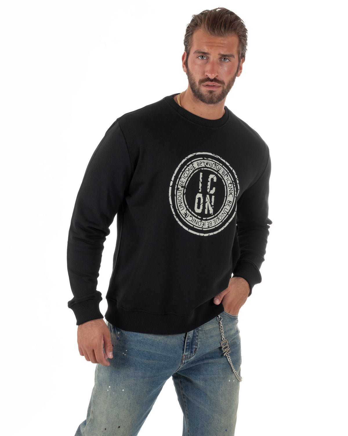 Felpa uomo girocollo nera dal look urban e versatile