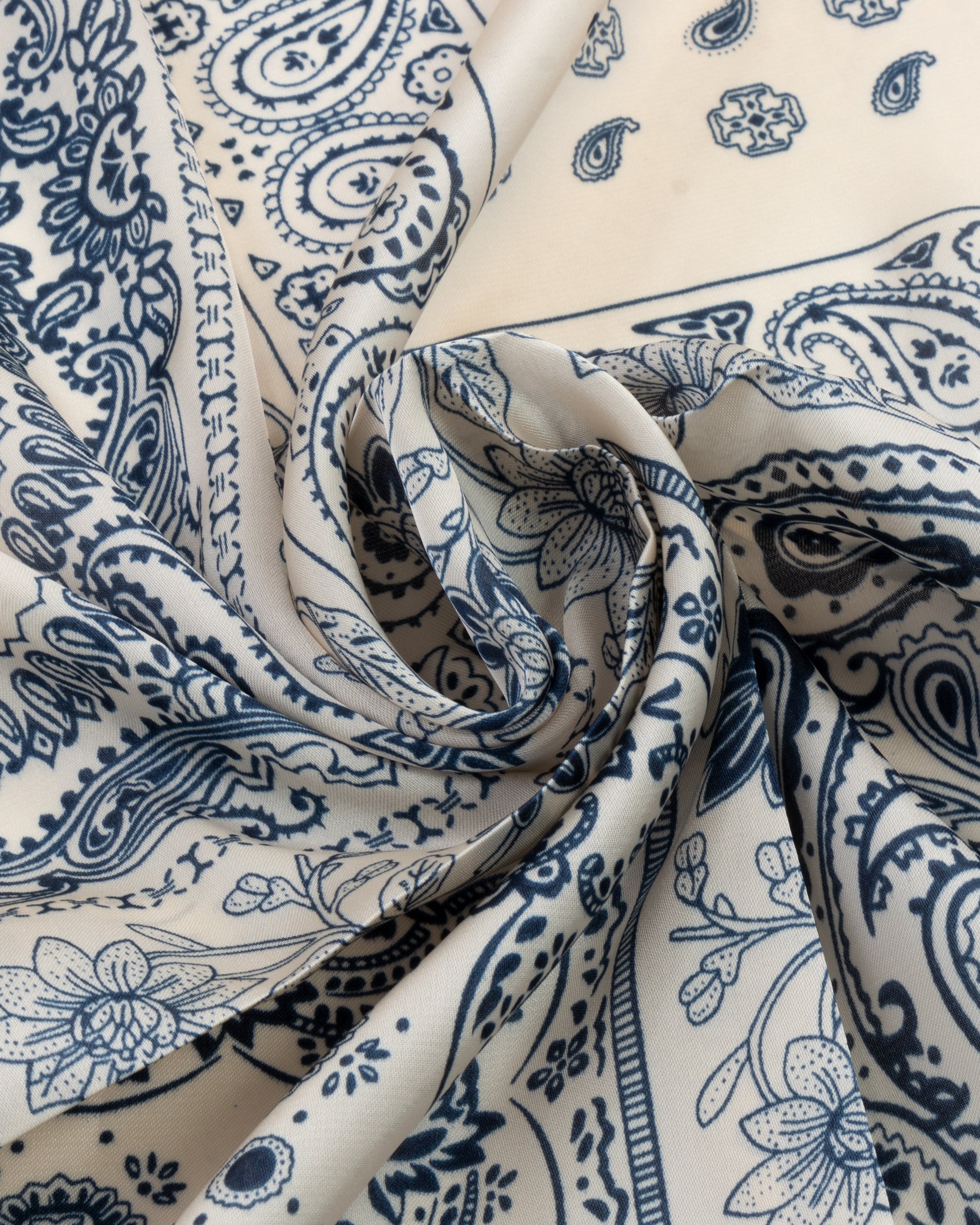 Foulard uomo unisex bandana paisley quattro quadranti croce floreale bianco GIOSAL-FD1010A