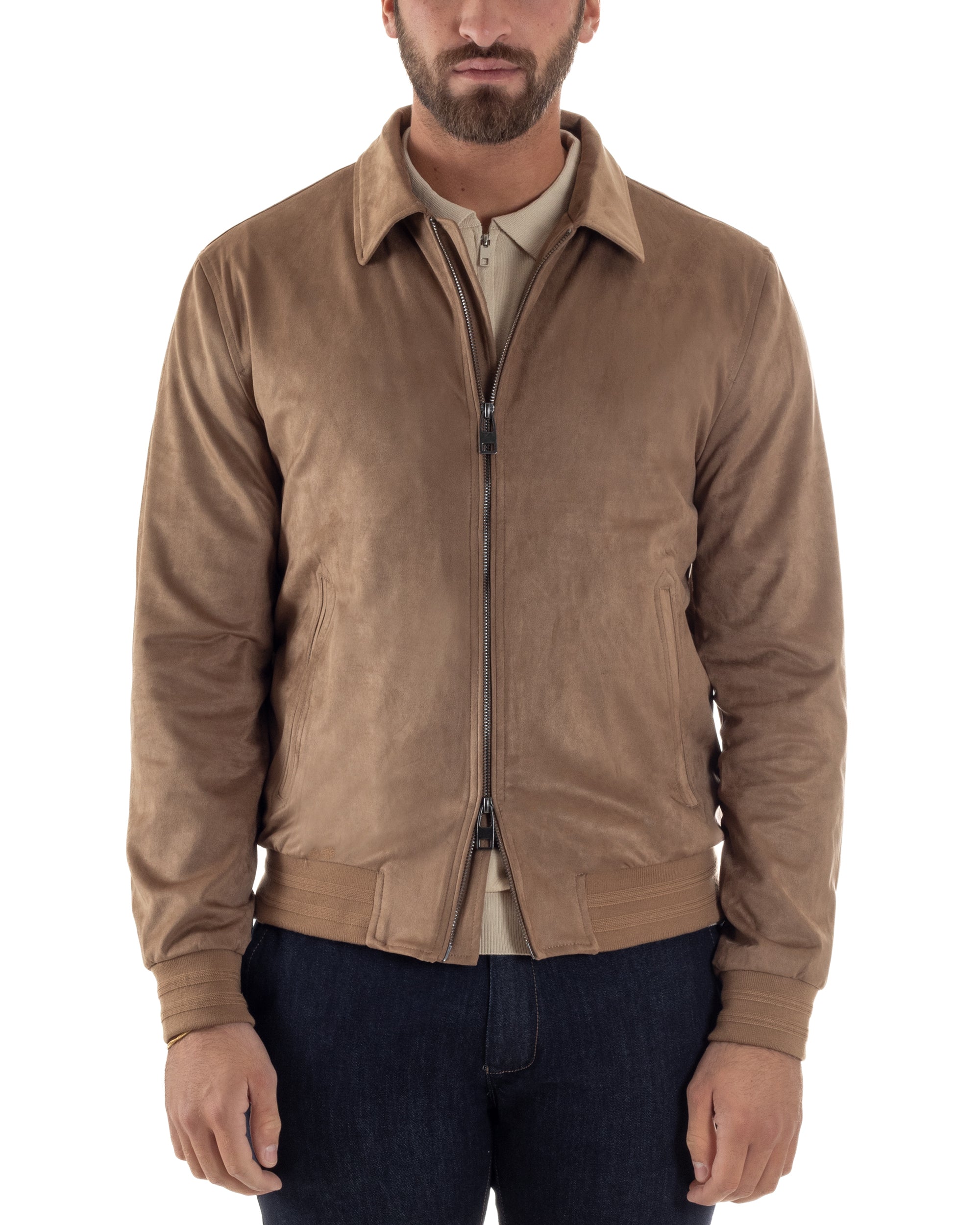 Dettaglio texture morbida eco camoscio giubbotto beige slim fit uomo
