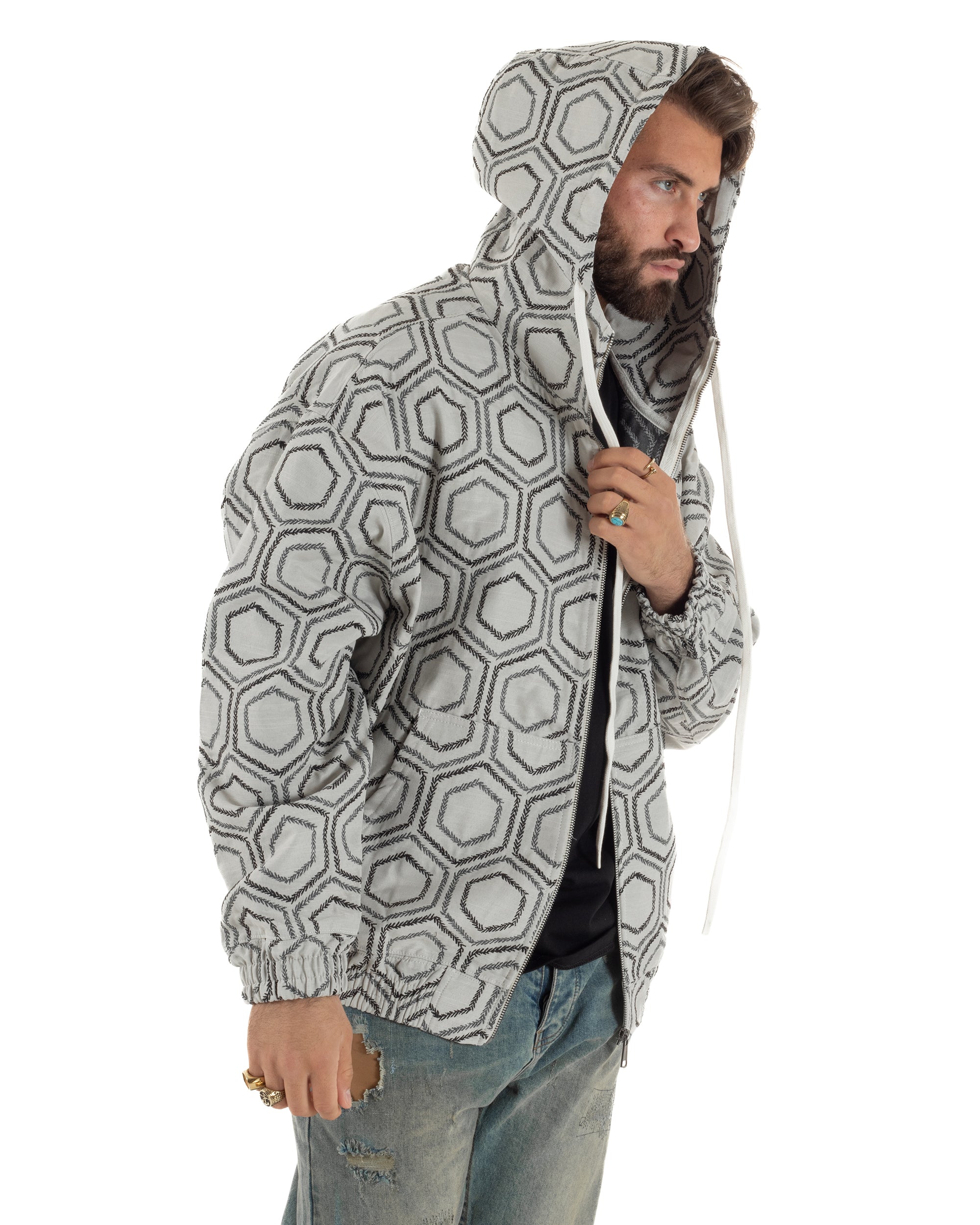 Dettaglio cappuccio ampio cordino regolabile bomber bianco jacquard uomo