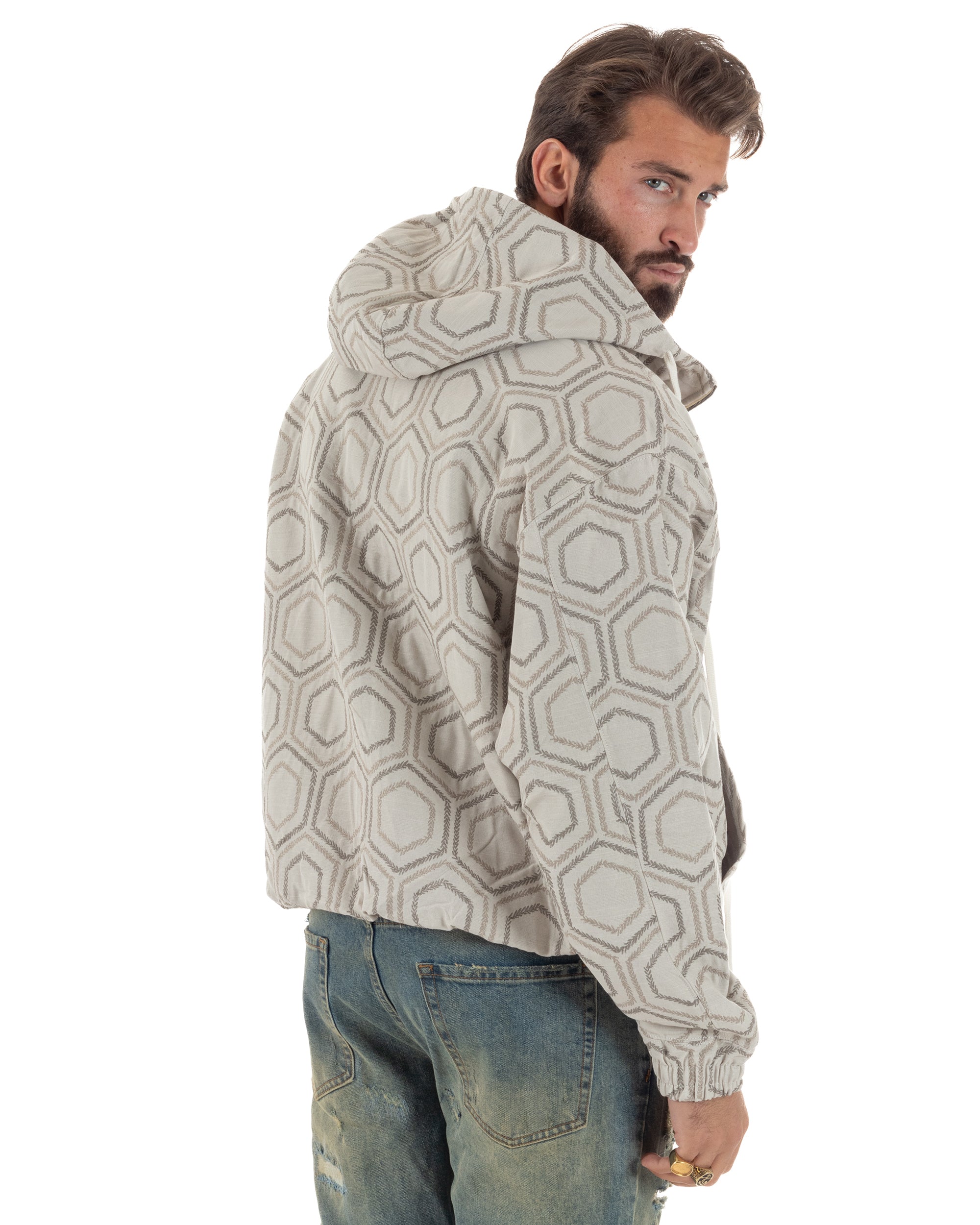 Dettaglio cappuccio ampio cordino bianco panna bomber beige jacquard uomo
