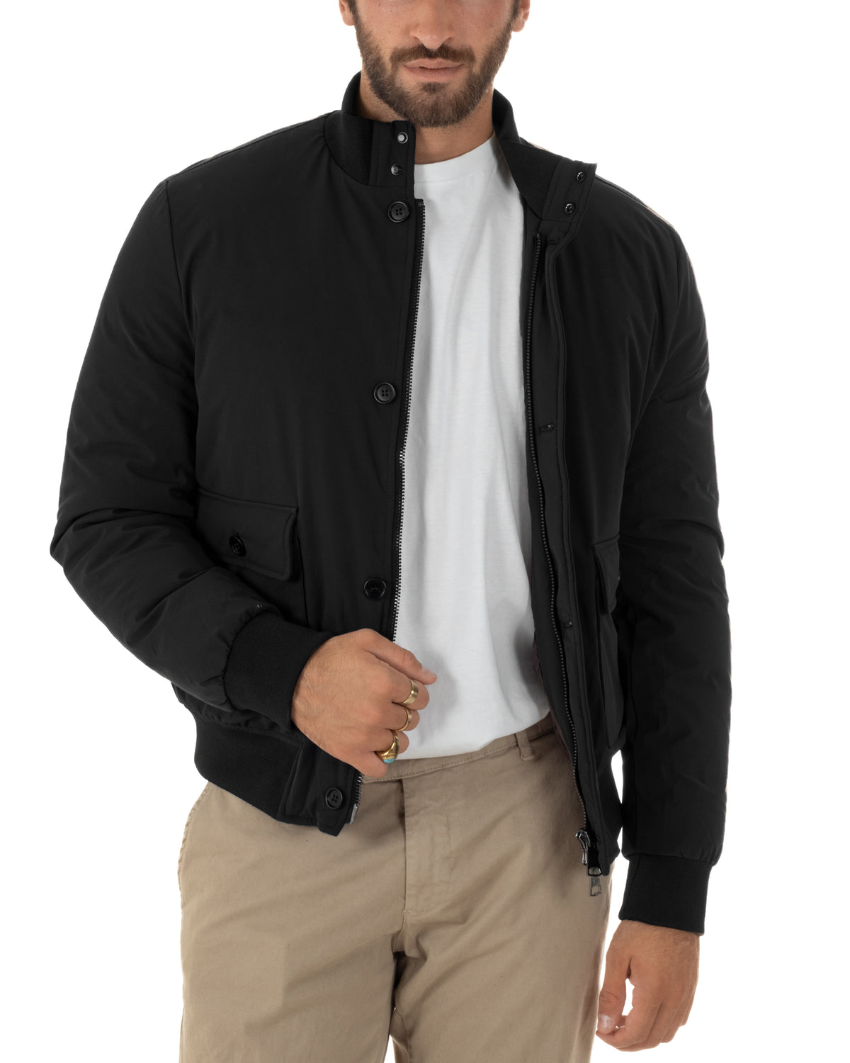 Bomber uomo nero GIOSAL in tessuto tecnico, con zip, bottoni e ampie tasche applicate con patta.