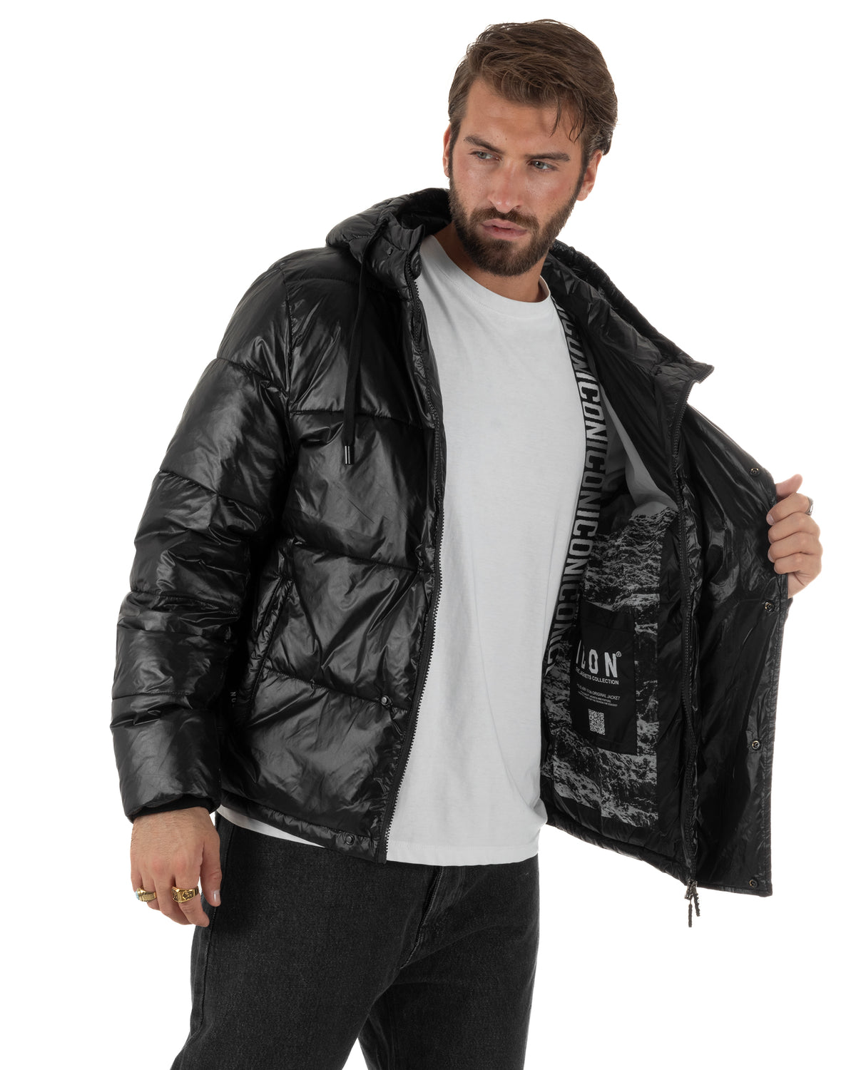 Giubbotto piumino uomo imbottito lucido con cappuccio e maxi logo nero ICON IUJ017