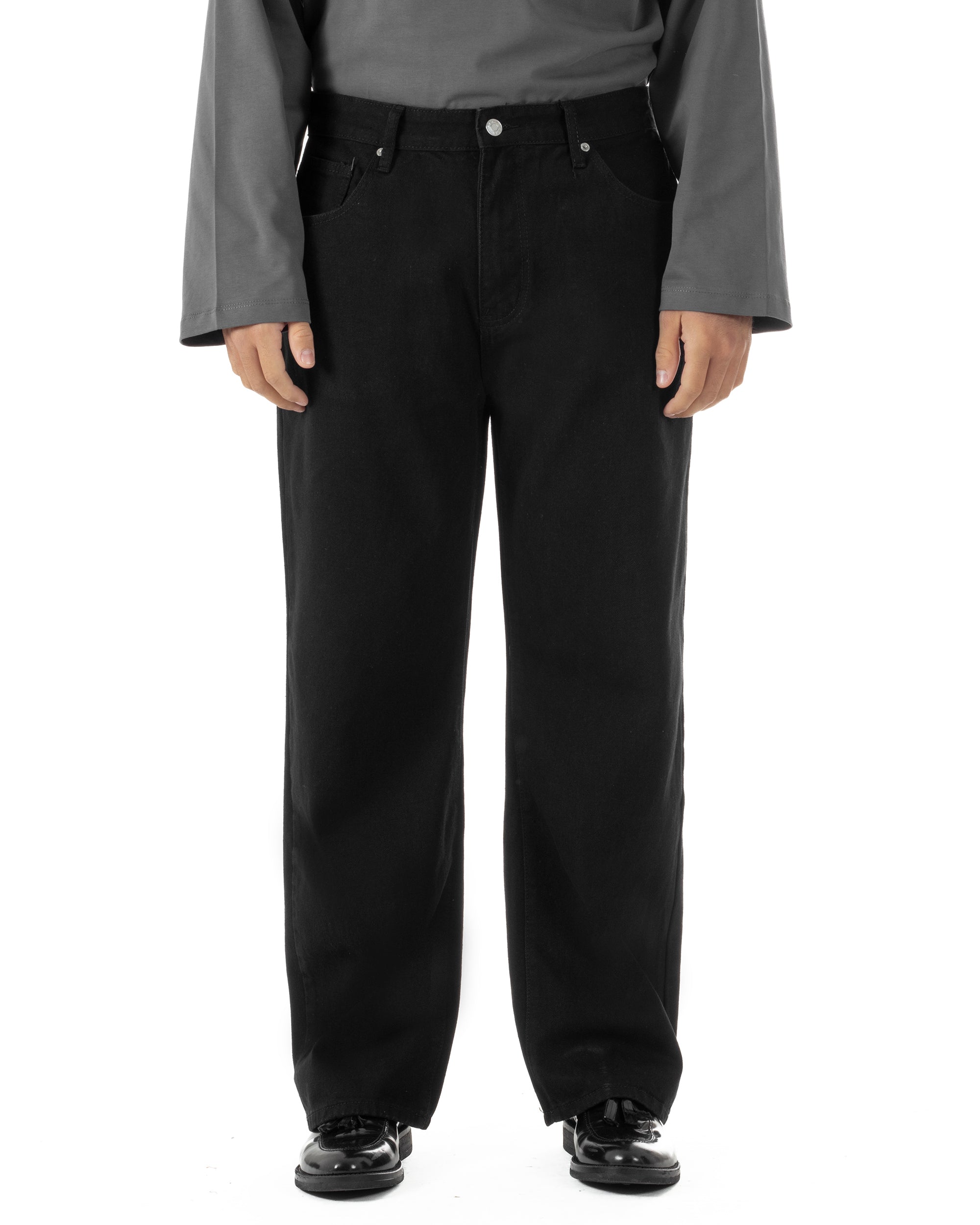 Vista chiusura frontale bottoni jeans nero baggy fit cotone