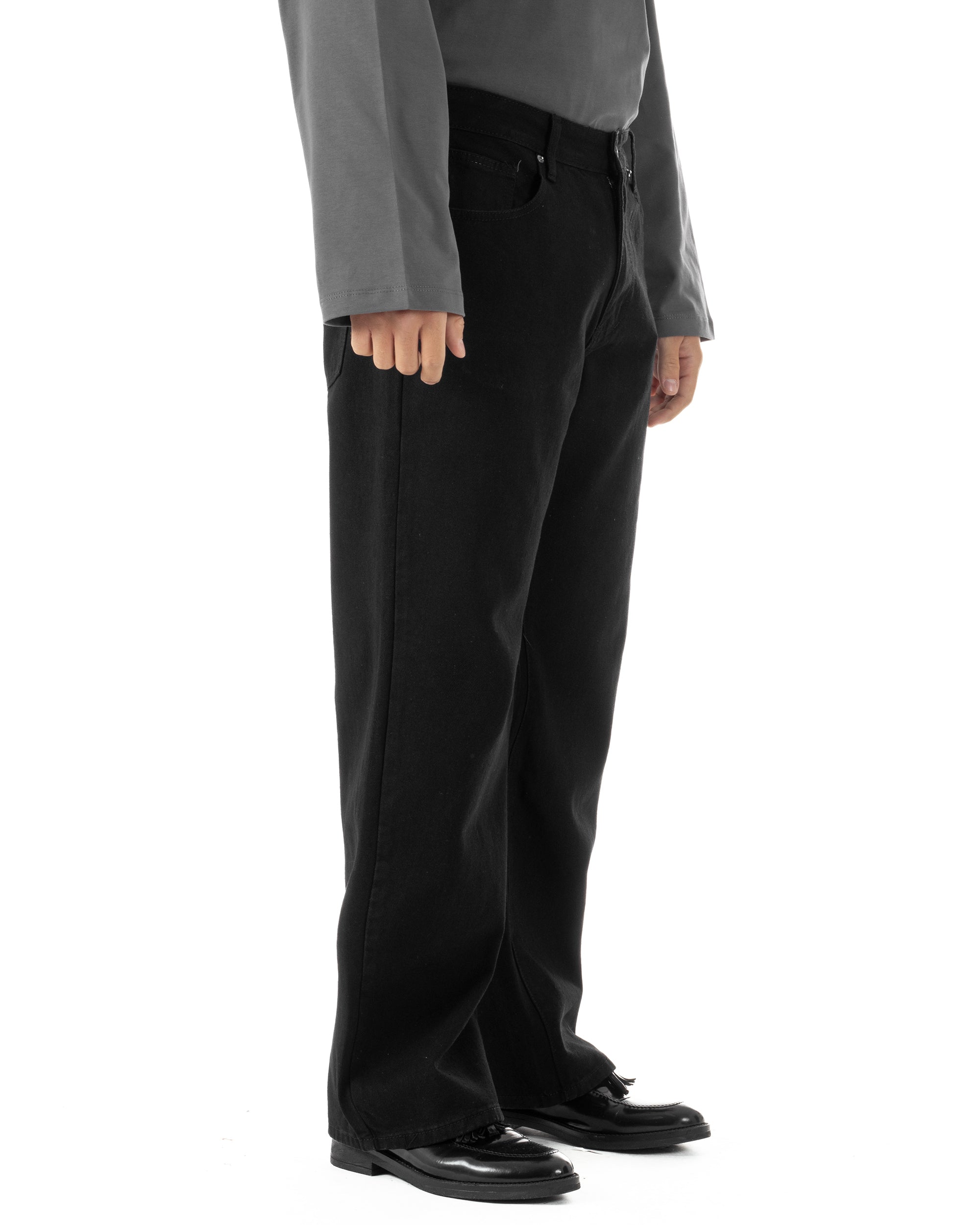 Vista laterale jeans uomo nero baggy fit denim cotone rilassato