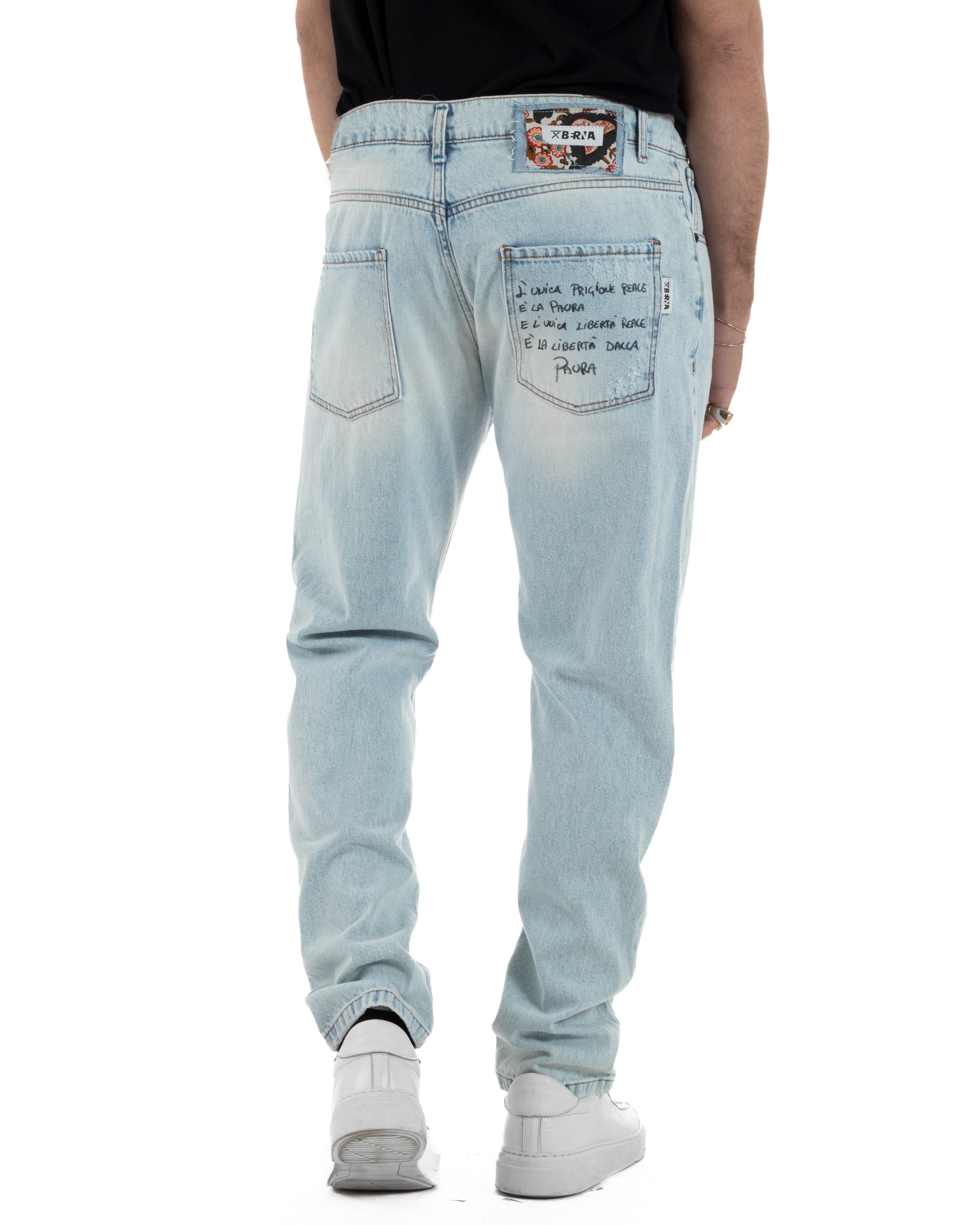 Vista posteriore jeans uomo regular denim used scritta tasca logo Berna