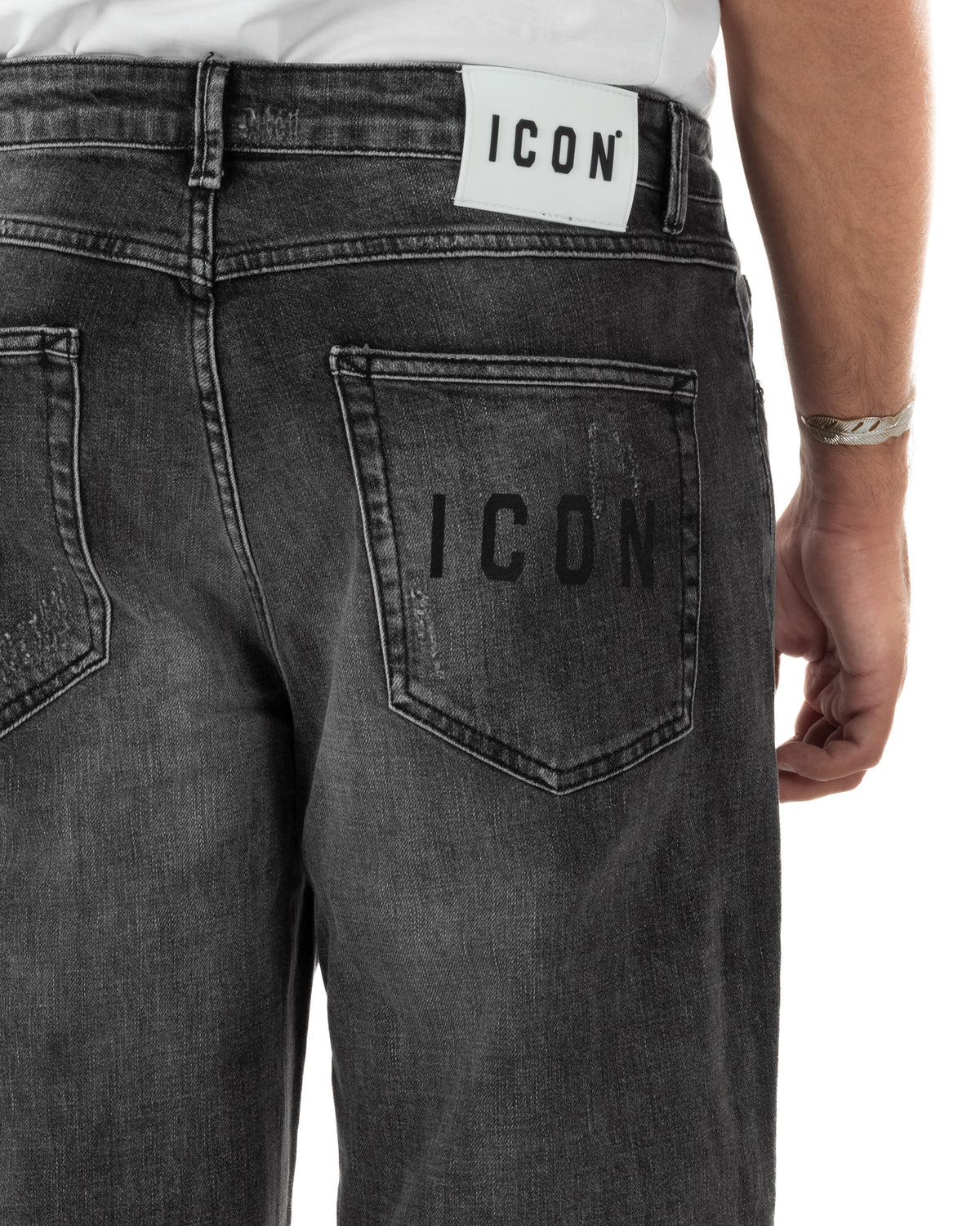 Denim uomo nero lavato con dettagli usurati in stile streetwear