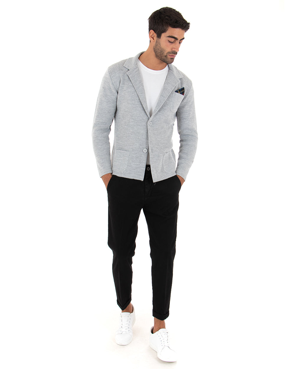 Vista frontale cardigan uomo grigio maglia casual con bottoni