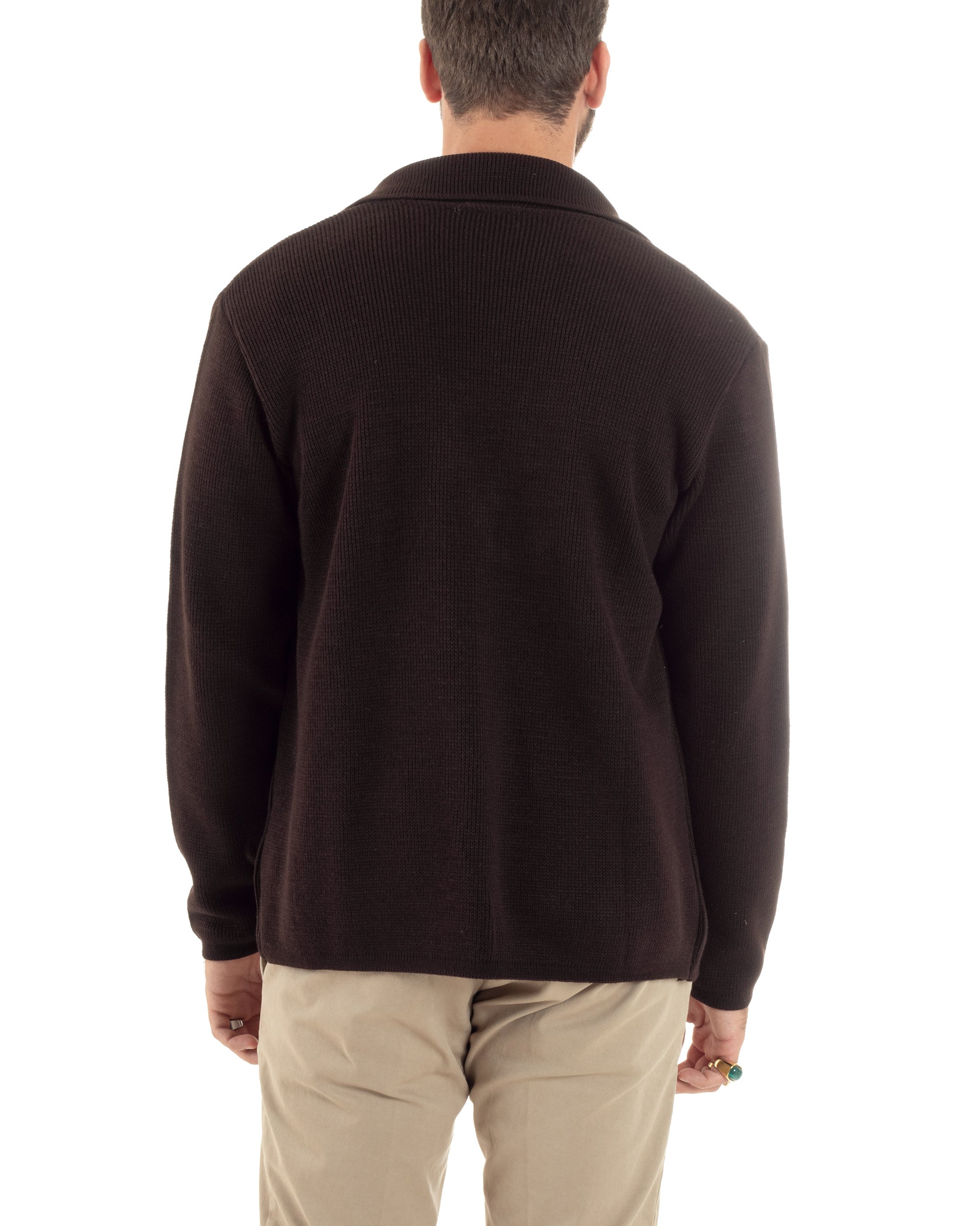 Vista posteriore cardigan uomo marrone maglia casual regular fit