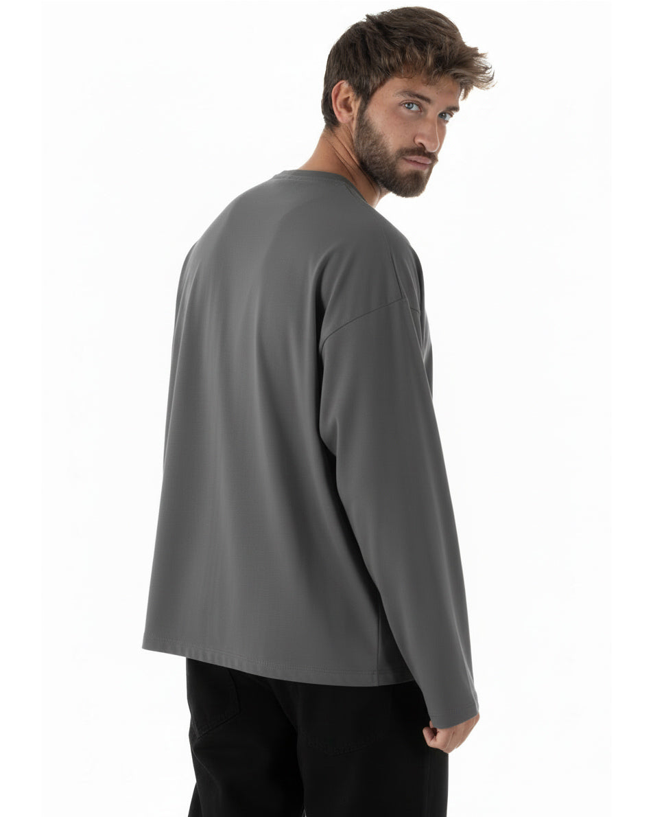 Vista laterale maglia uomo piombo maniche lunghe oversize cotone casual