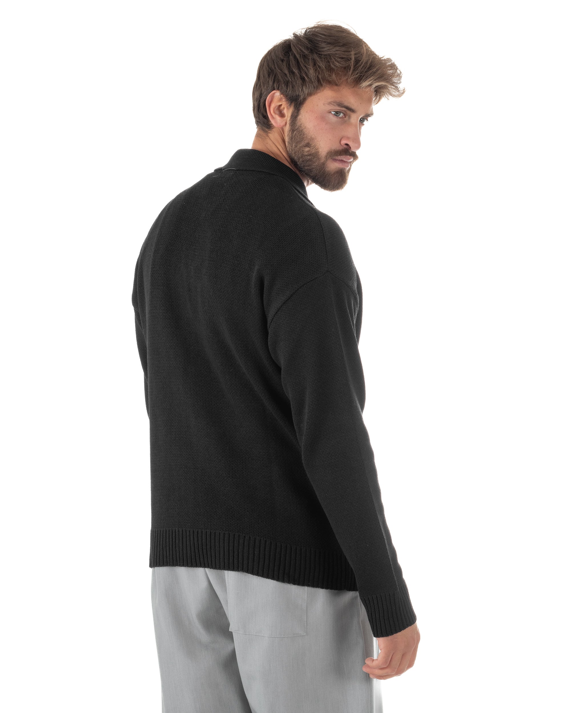 Vista posteriore cardigan uomo nero spalla scesa zip