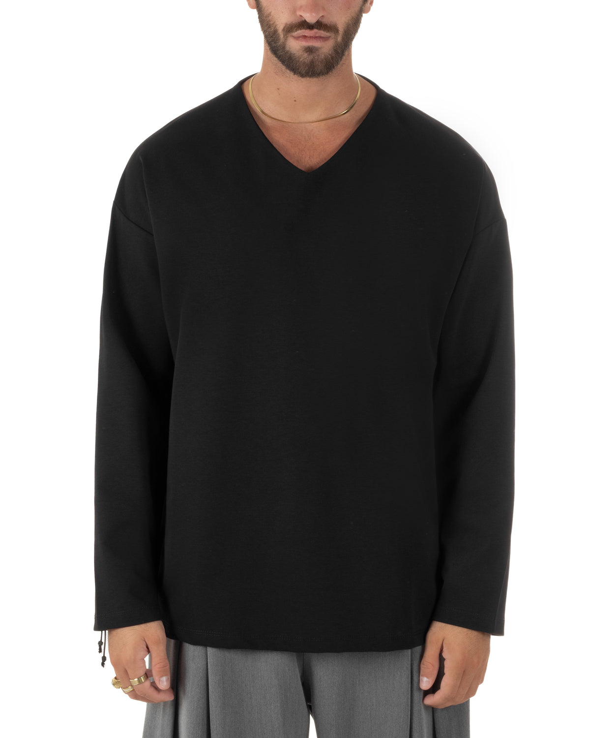 Maglia uomo nera oversize a maniche lunghe con scollo a V