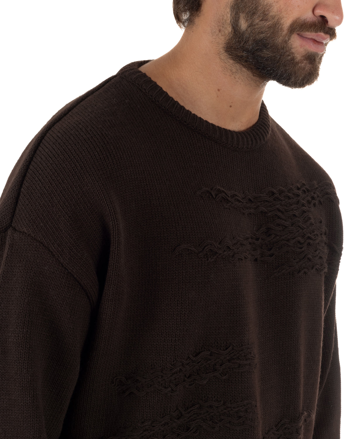 Maglioncino uomo girocollo boxy fit intrecci effetto sfilacciato marrone GIOSAL-M3156A