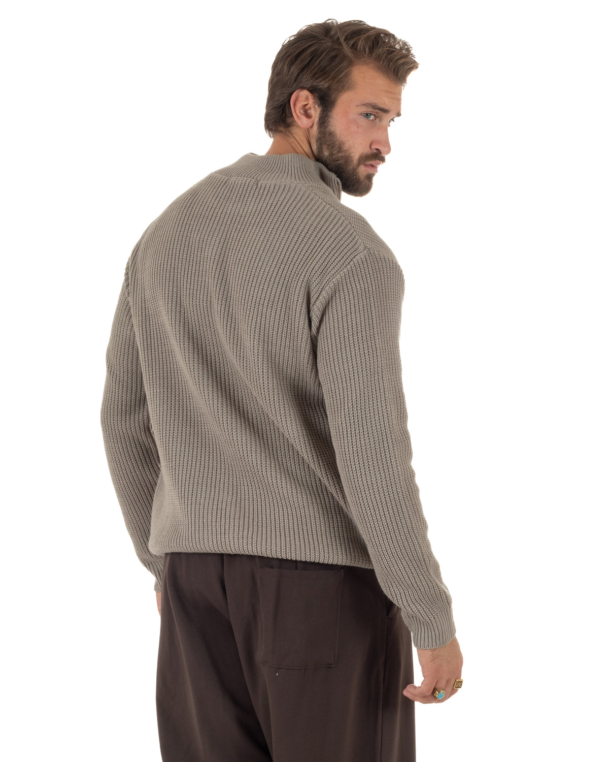 Maglioncino uomo in maglia a coste con collo alto e mezza zip fango GIOSAL-M3165A