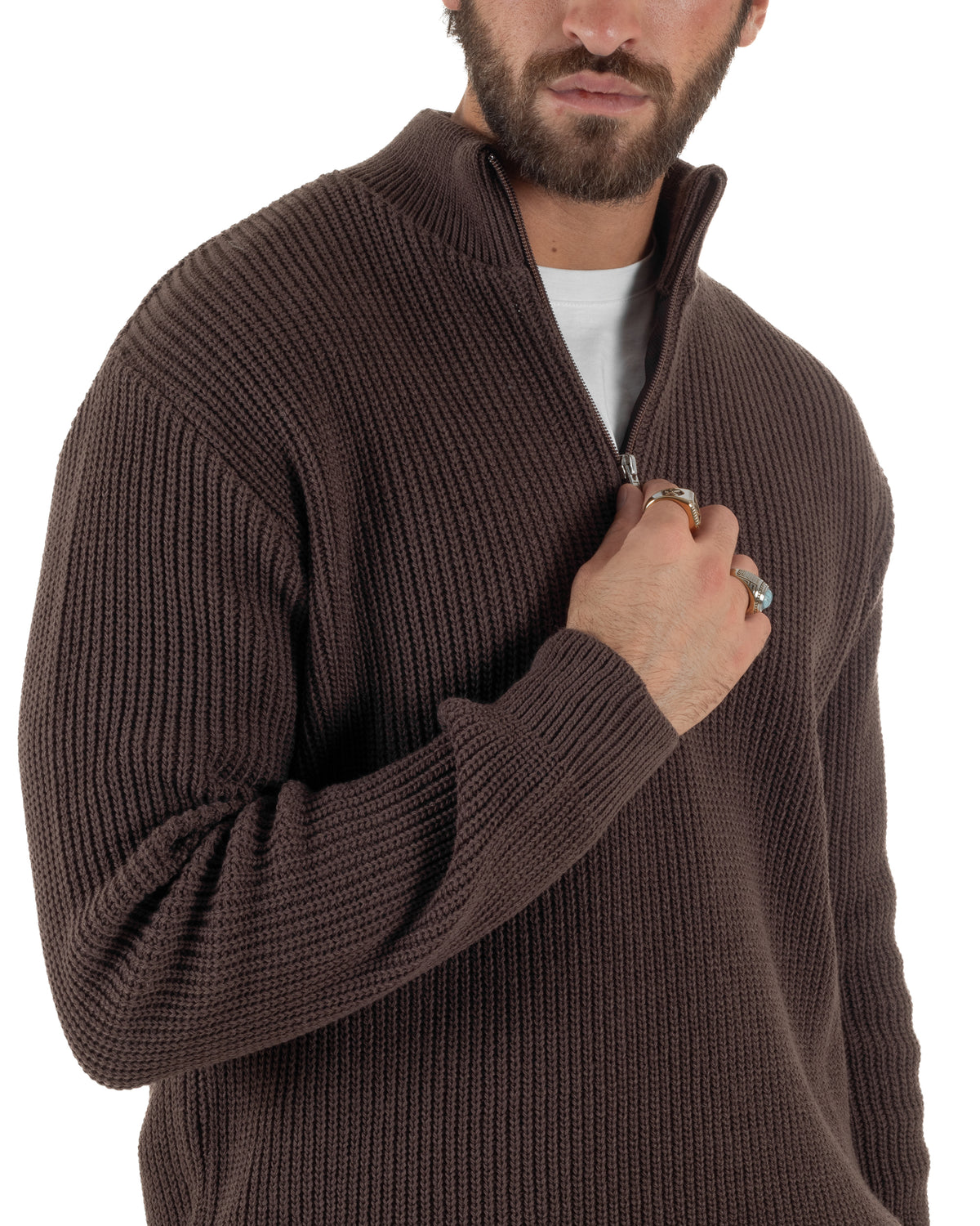 Maglioncino uomo in maglia a coste con collo alto e mezza zip marrone GIOSAL-M3166A