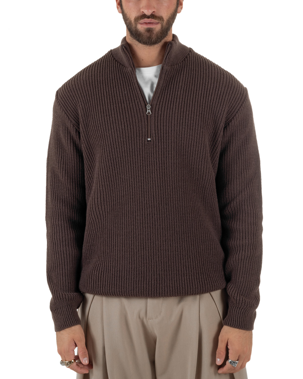 Maglioncino uomo in maglia a coste con collo alto e mezza zip marrone GIOSAL-M3166A