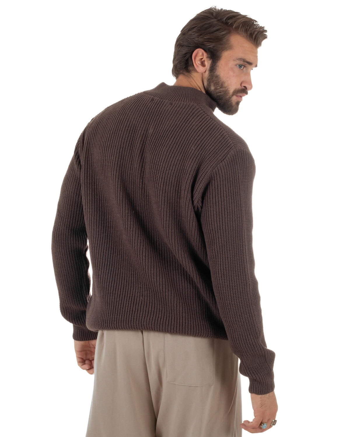 Maglioncino uomo in maglia a coste con collo alto e mezza zip marrone GIOSAL-M3166A