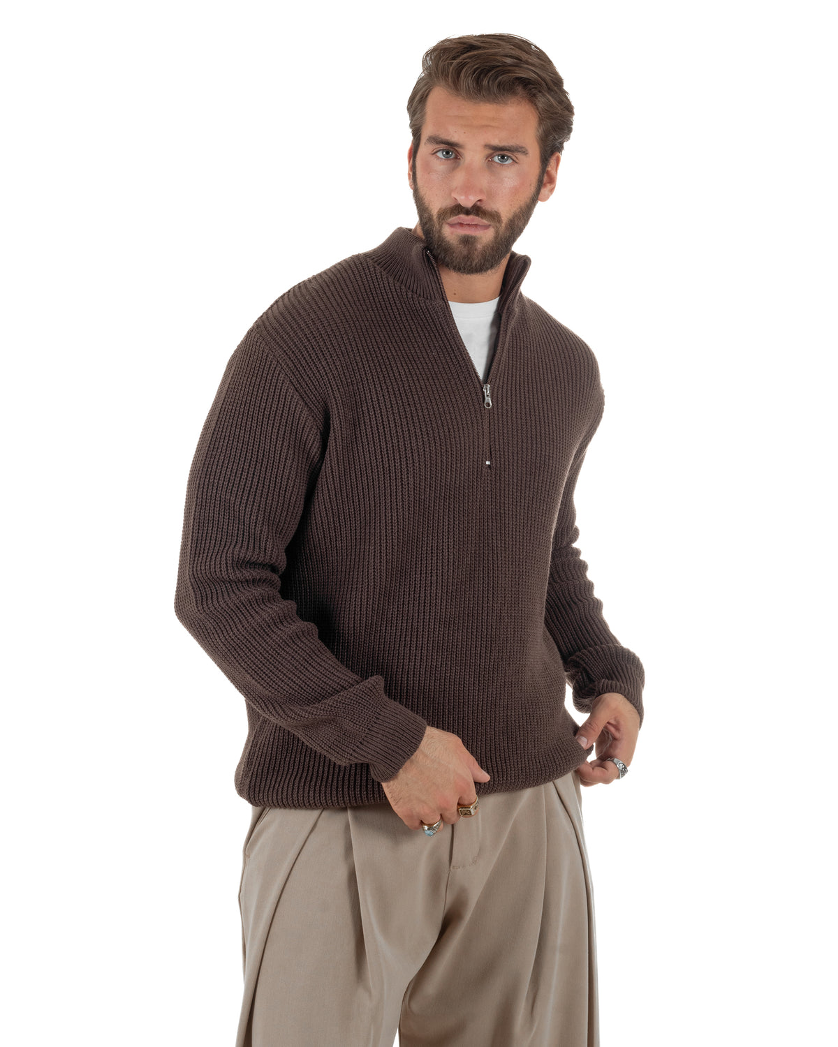 Maglioncino uomo in maglia a coste con collo alto e mezza zip marrone GIOSAL-M3166A