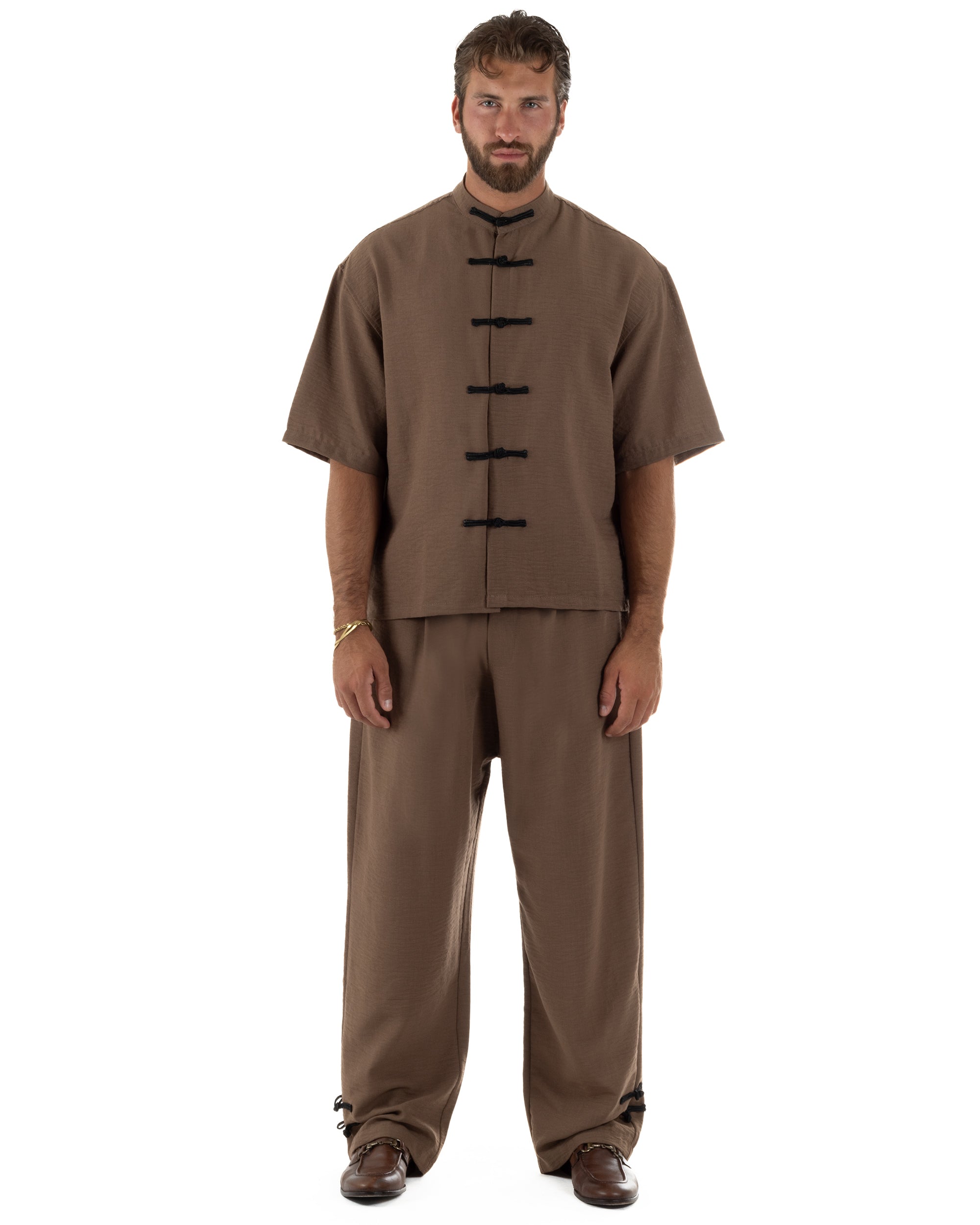 Coordinato uomo completo relaxed camicia coreana orientale pantaloni con coulisse marrone GIOSAL-OU2563A