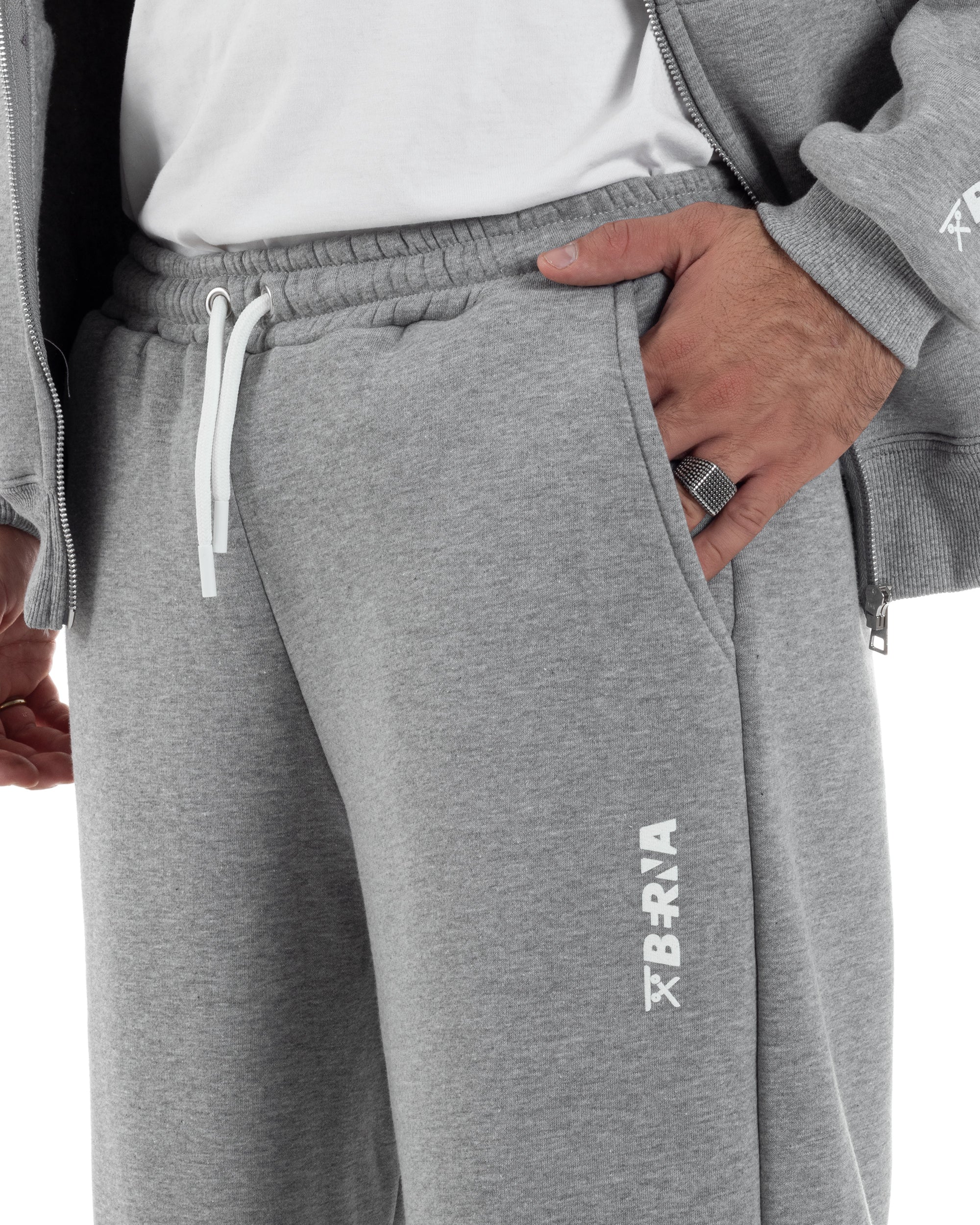 Pantaloni Tuta Baggy Fondo Largo Felpato Logo Grigio Berna M-252196