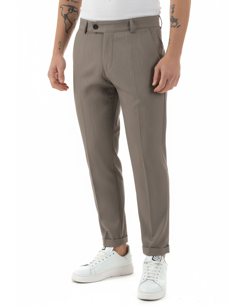 Vista frontale pantaloni marrone viscosa con abbottonatura allungata uomo