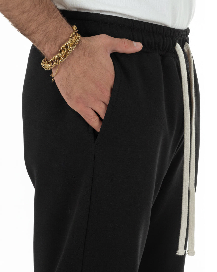 Dettaglio coulisse regolabile in vita pantaloni tuta grigio balloon fit
