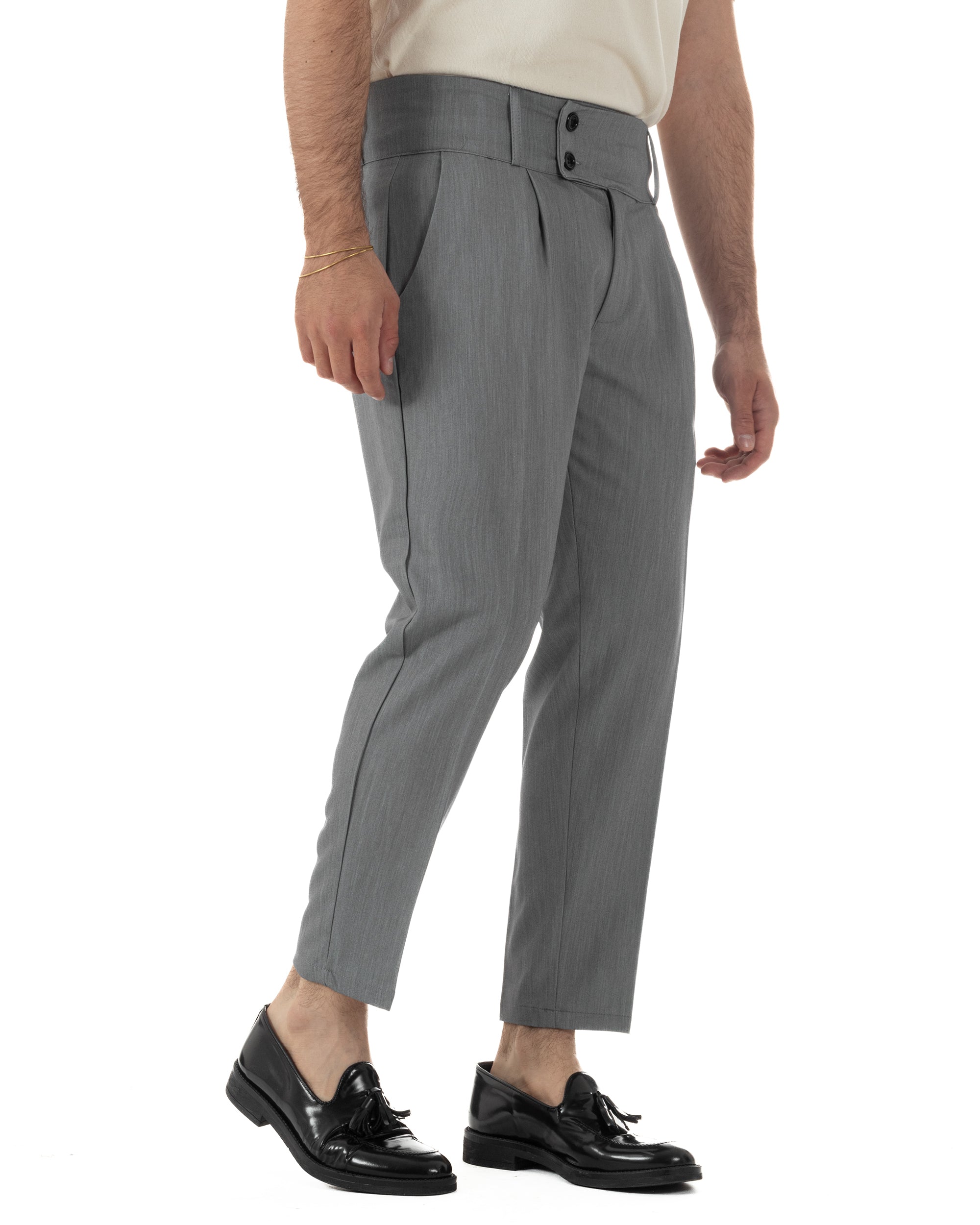 Vista laterale pantaloni uomo grigio vita alta pinces tapered fit viscosa
