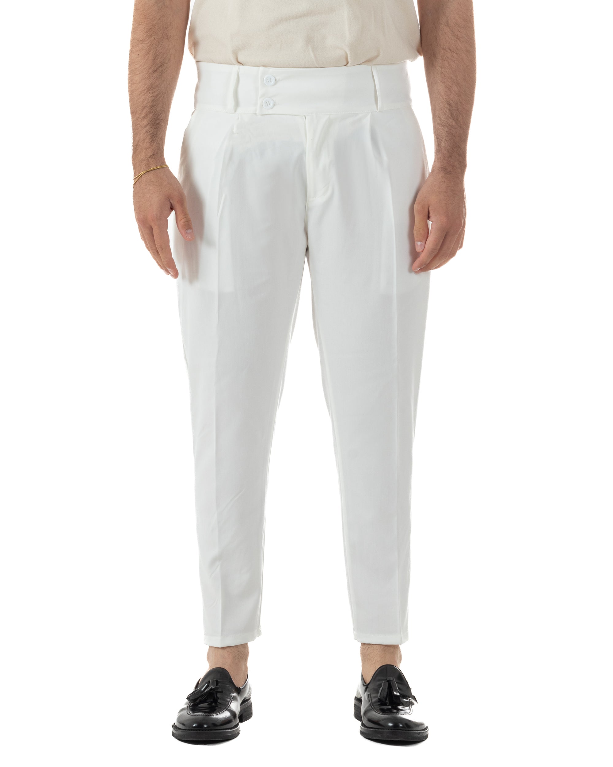 Vista frontale pantaloni bianco vita alta bustino tapered fit casual chic
