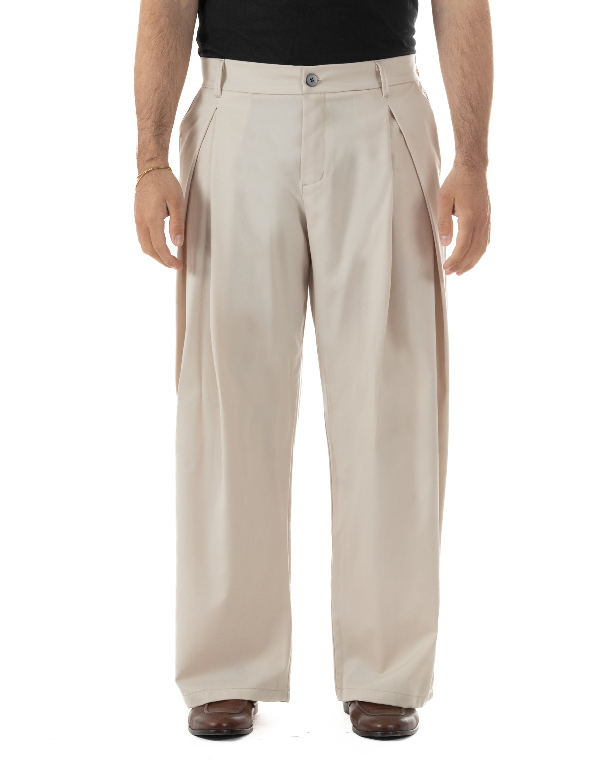 Vista frontale pantaloni beige baggy wide fit pinces ampie uomo