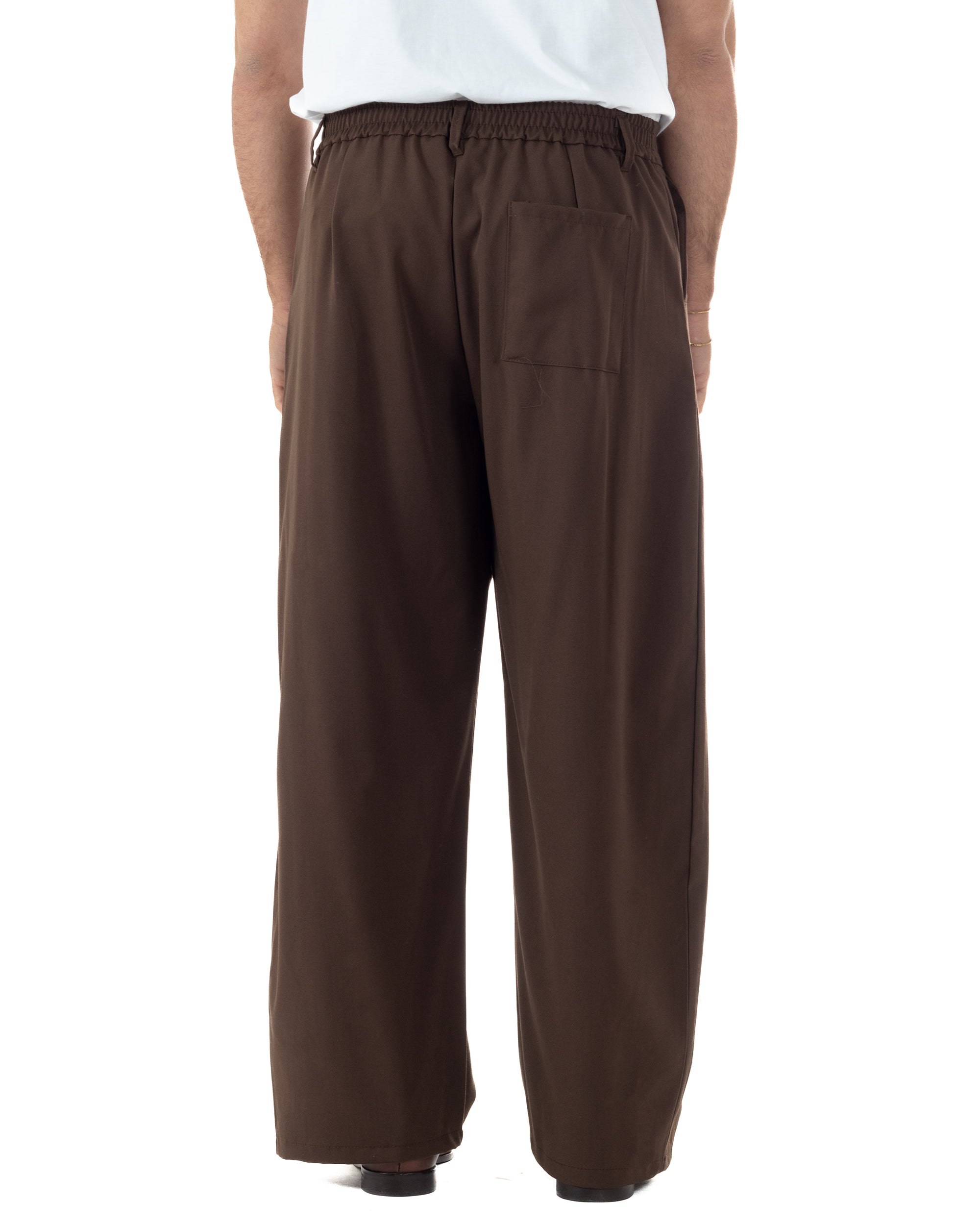 Vista completa posteriore pantaloni uomo marrone baggy wide fit viscosa casual urbano