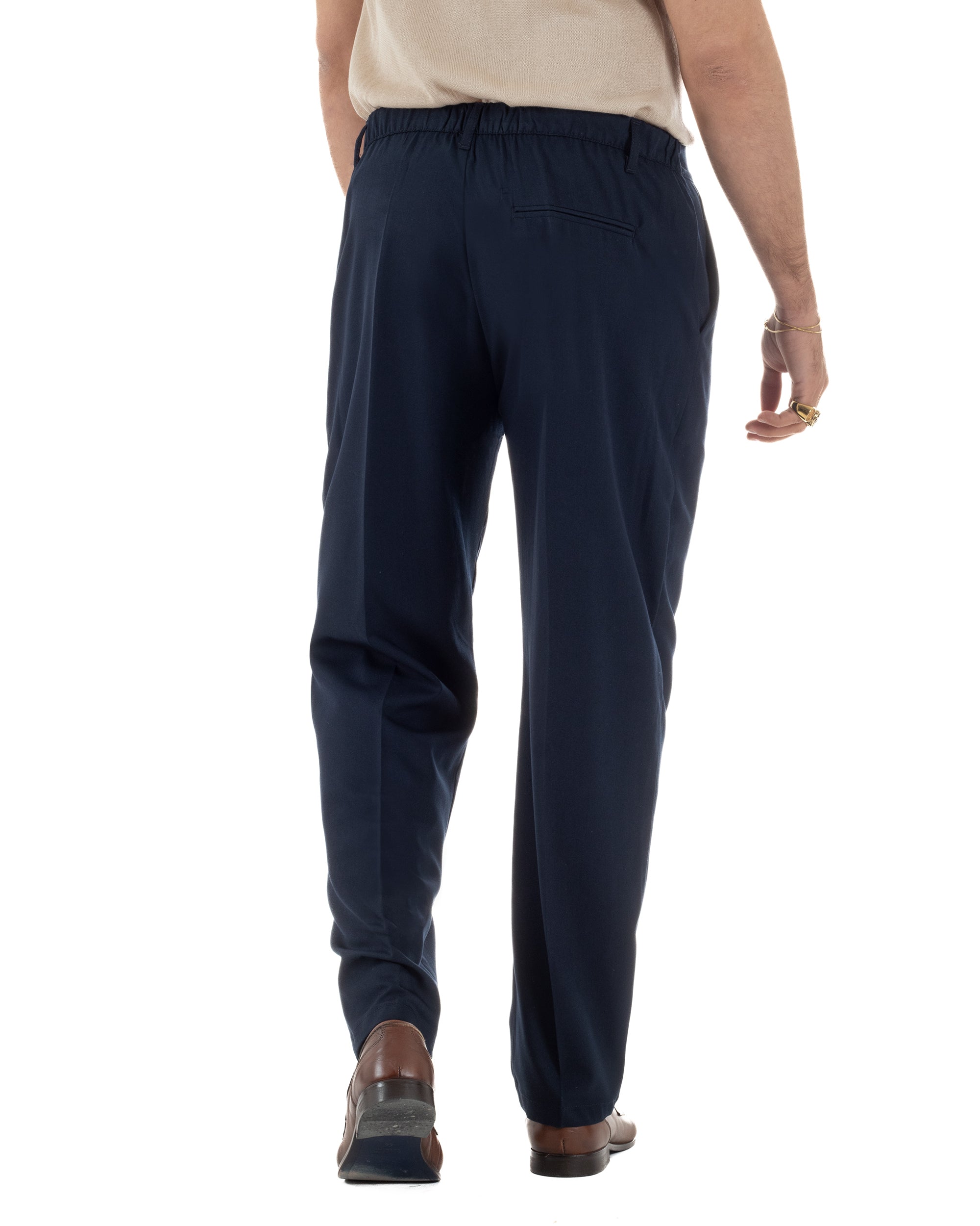 Vista posteriore pantaloni uomo blu baggy fondo largo elastico retro