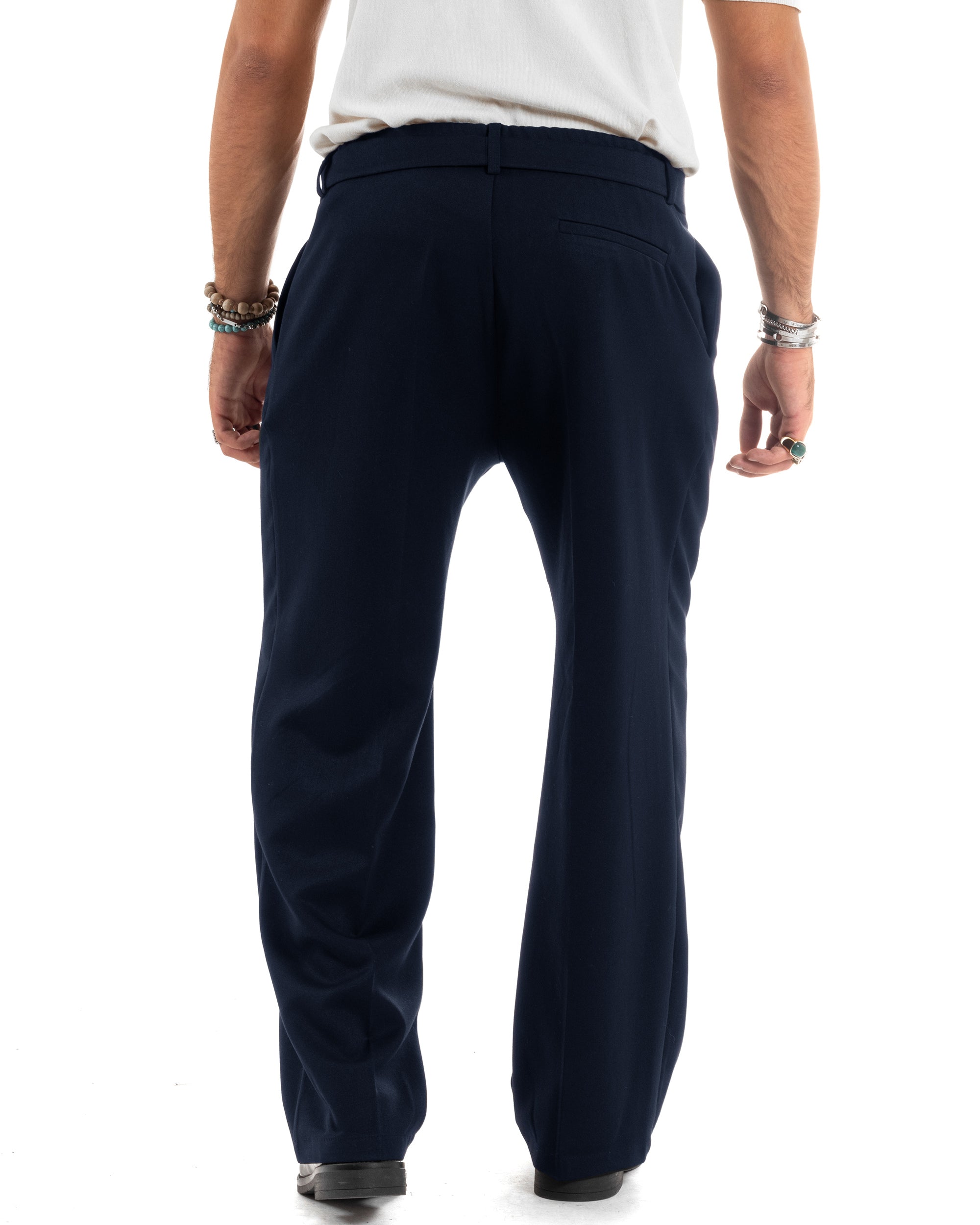 Vista posteriore pantaloni uomo blu baggy fondo ampio fusciacca regular fit