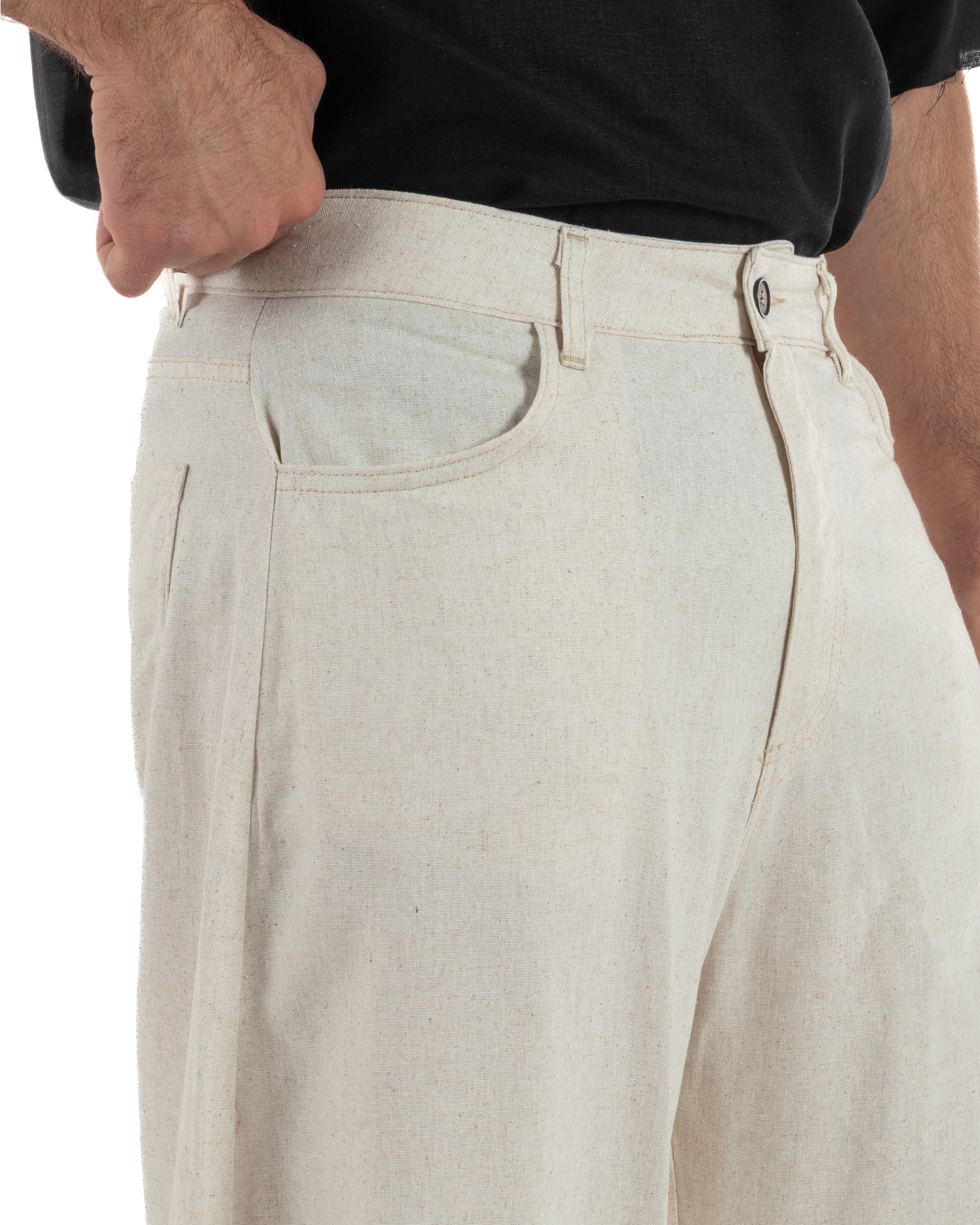 Dettaglio cinque tasche vita regolare passanti cintura pantaloni lino beige baggy uomo Giosal