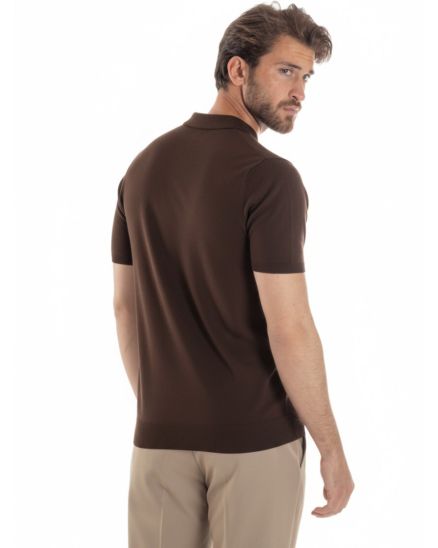 Vista posteriore polo marrone filo maglia regular fit casual uomo